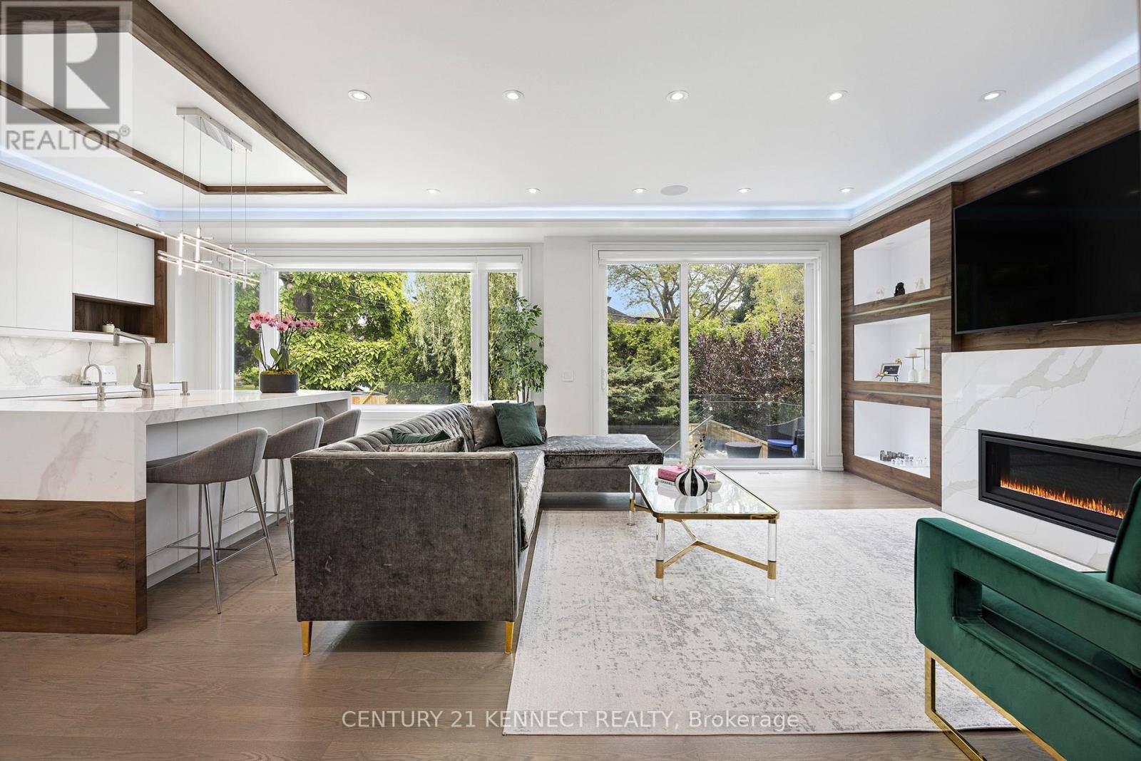 Toronto (leaside), ON M4G2R6,476 BROADWAY AVENUE S