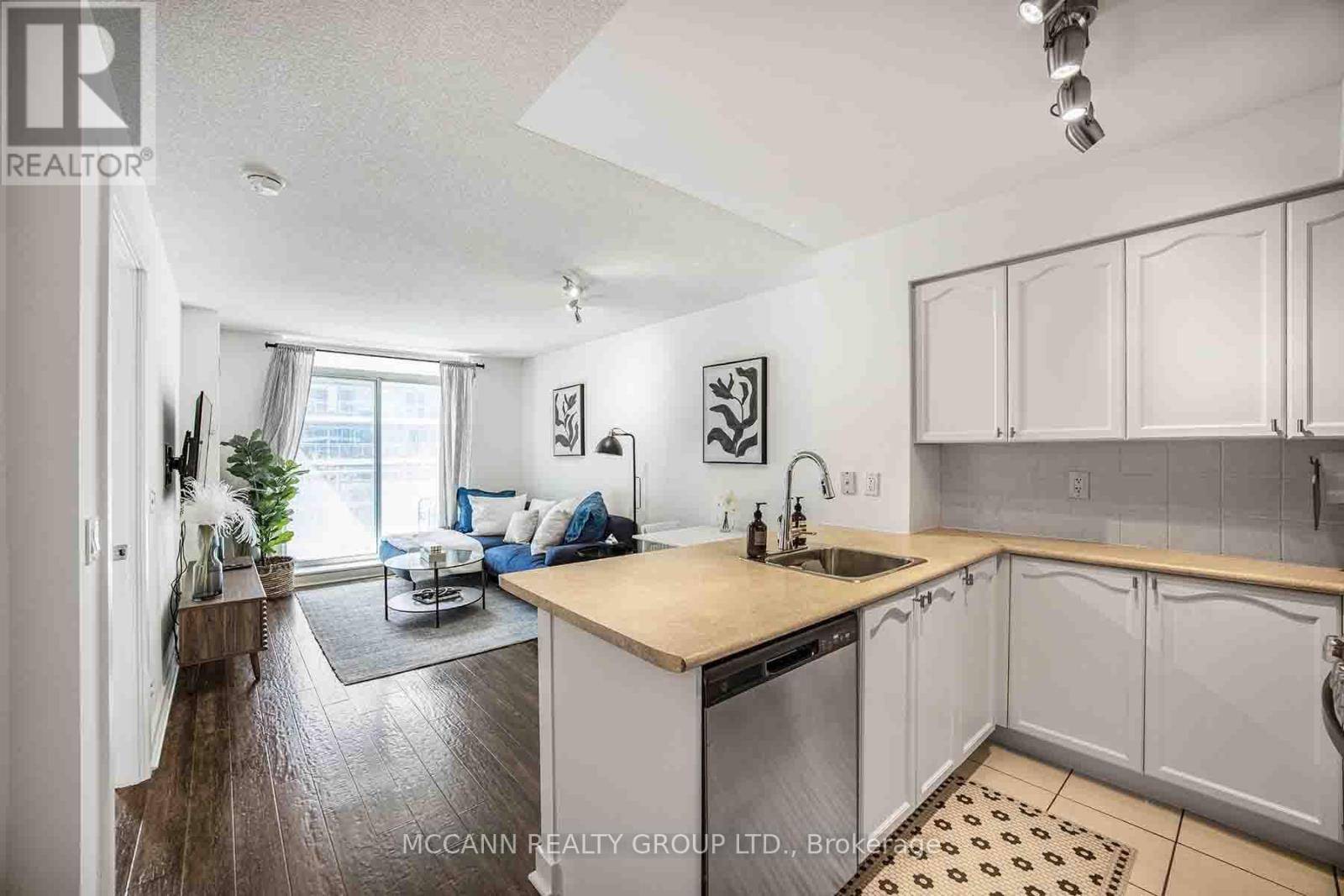 Toronto (niagara), ON M6K3R9,50 Lynn Williams ST #304