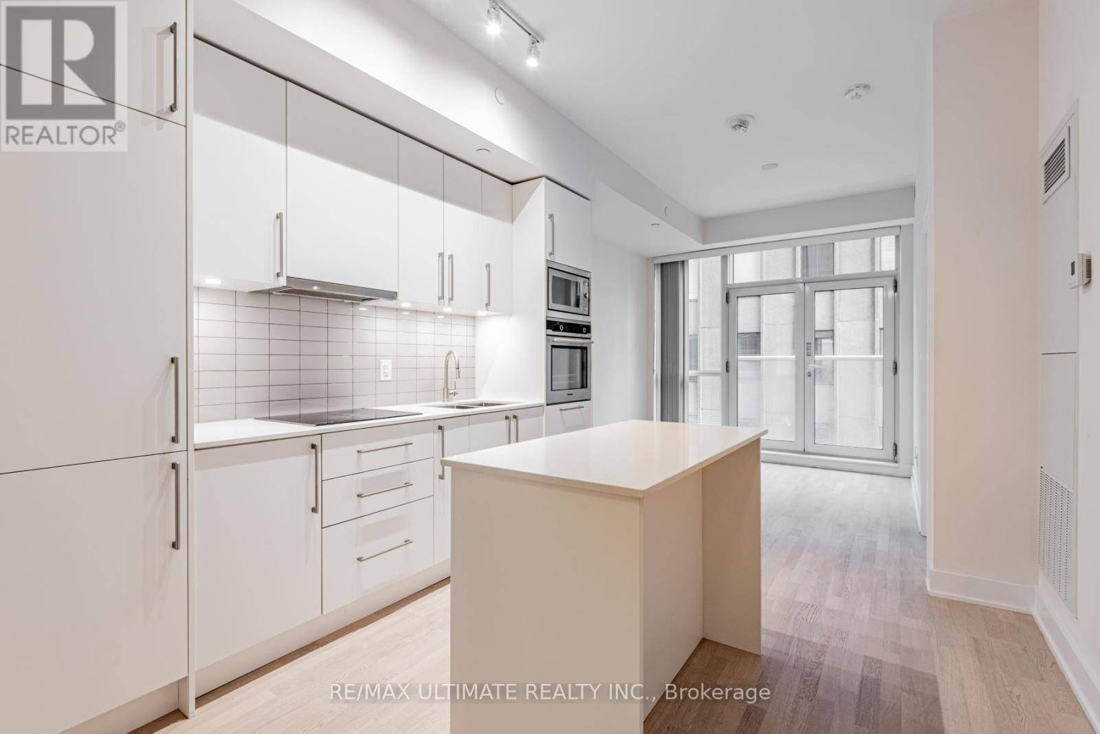 Toronto (annex), ON M5R0C8,88 Cumberland ST #601