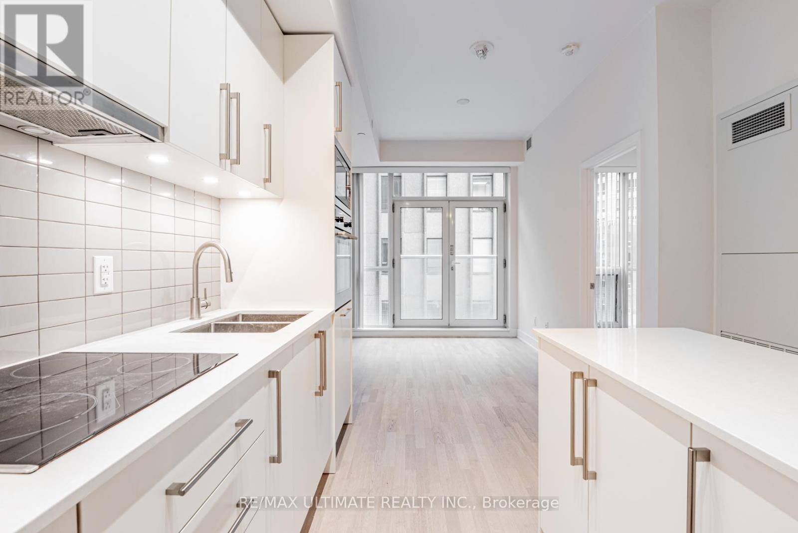 Toronto (annex), ON M5R0C8,88 Cumberland ST #601