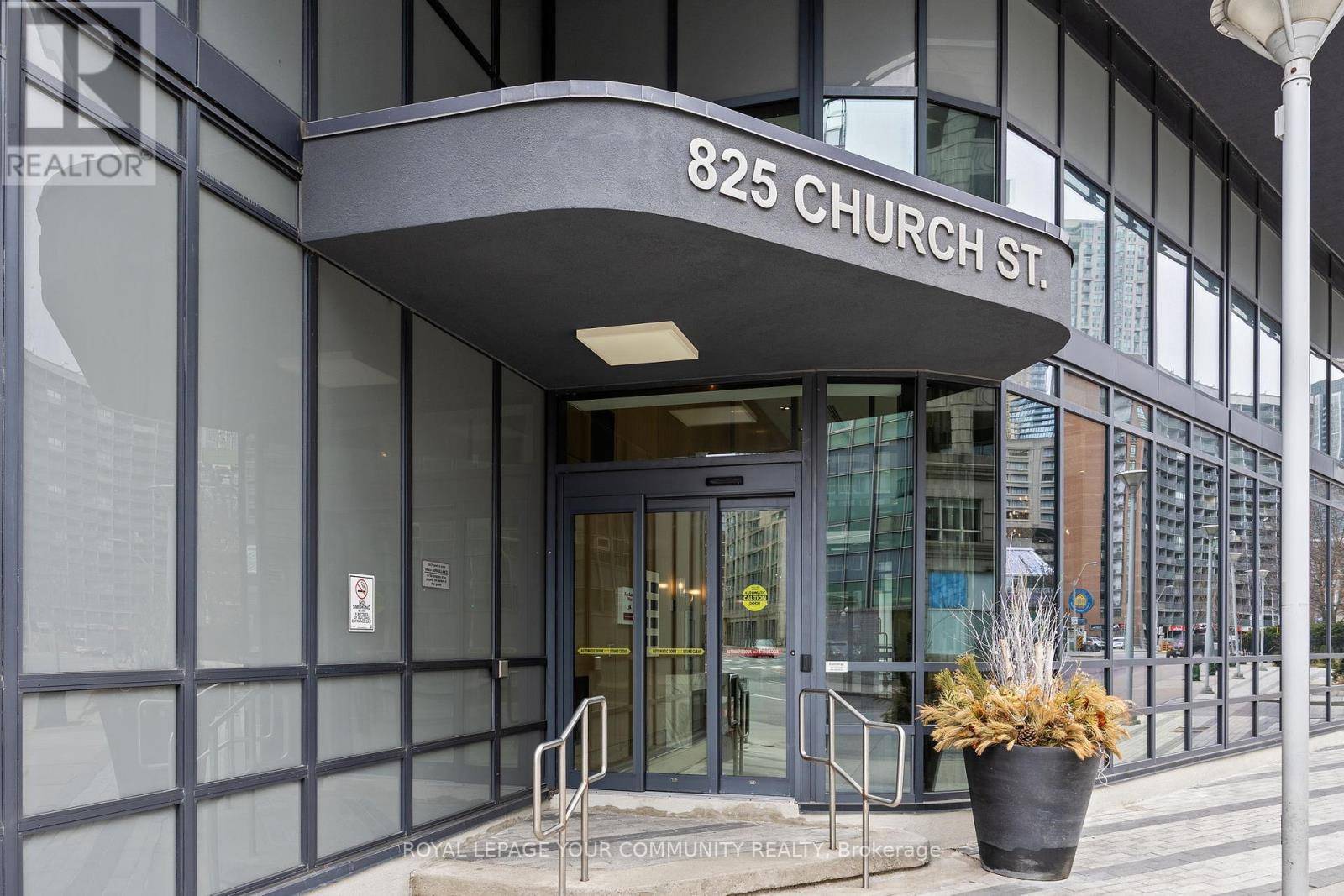 Toronto (rosedale-moore Park), ON M4W3Z4,825 Church ST #611