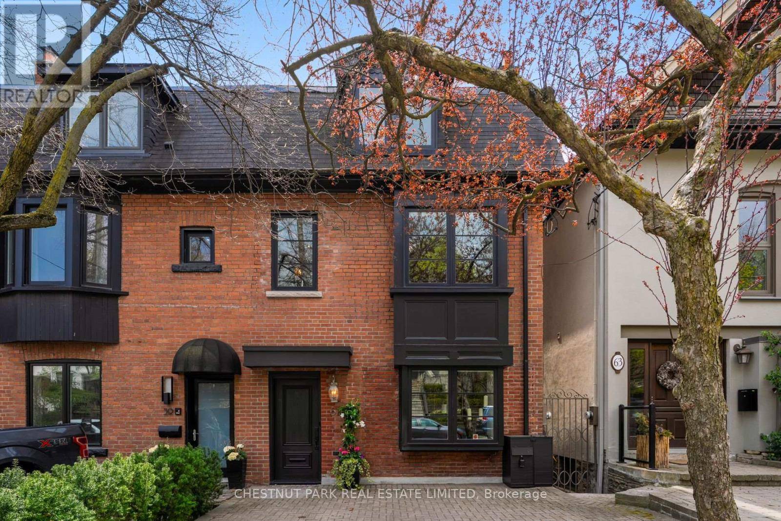 Toronto (yonge-st. Clair), ON M4V1G6,61 WOODLAWN AVENUE W