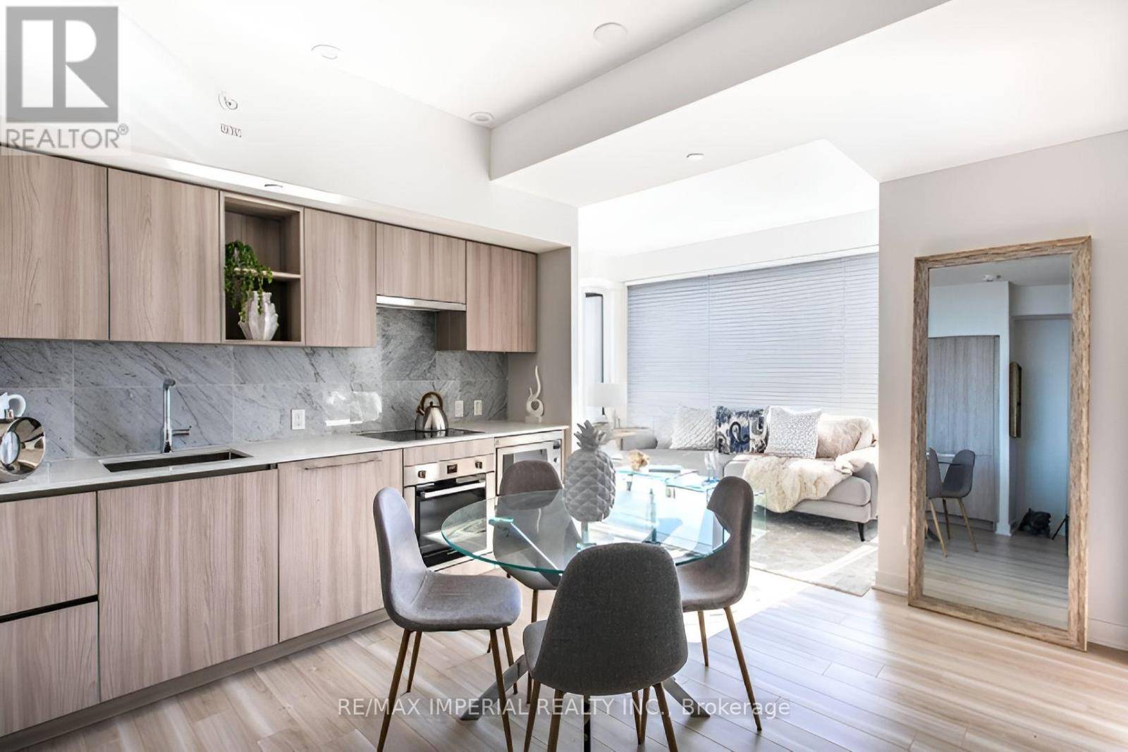 Toronto (waterfront Communities), ON M5V0N2,19 Bathurst ST #611