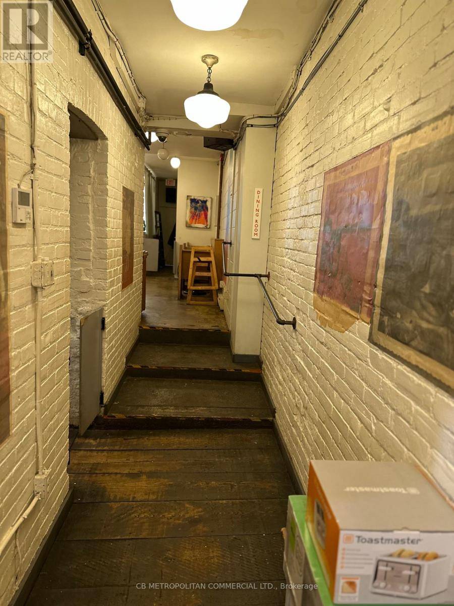 Toronto (trinity-bellwoods), ON M6J1H6,1024 QUEEN STREET W