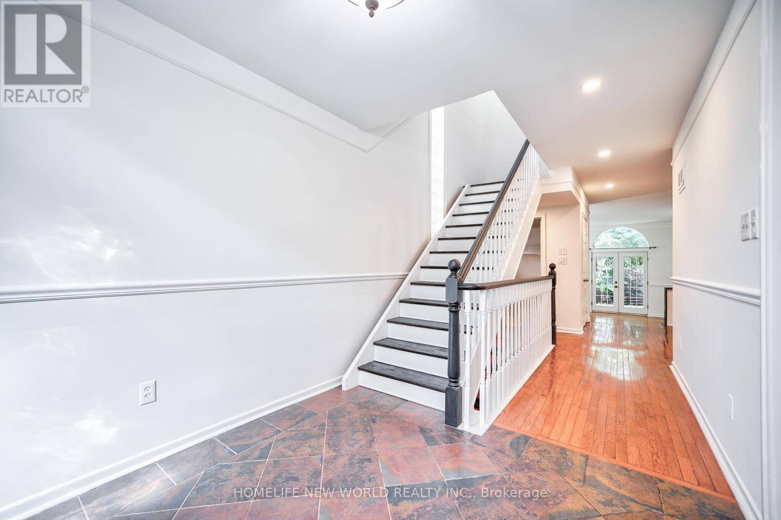 Toronto (forest Hill South), ON M5P2L8,91 ELMSTHORPE AVENUE