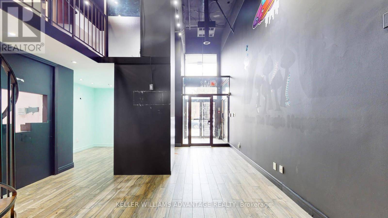 Toronto (kensington-chinatown), ON M5T3A4,188 Spadina AVE #15-17