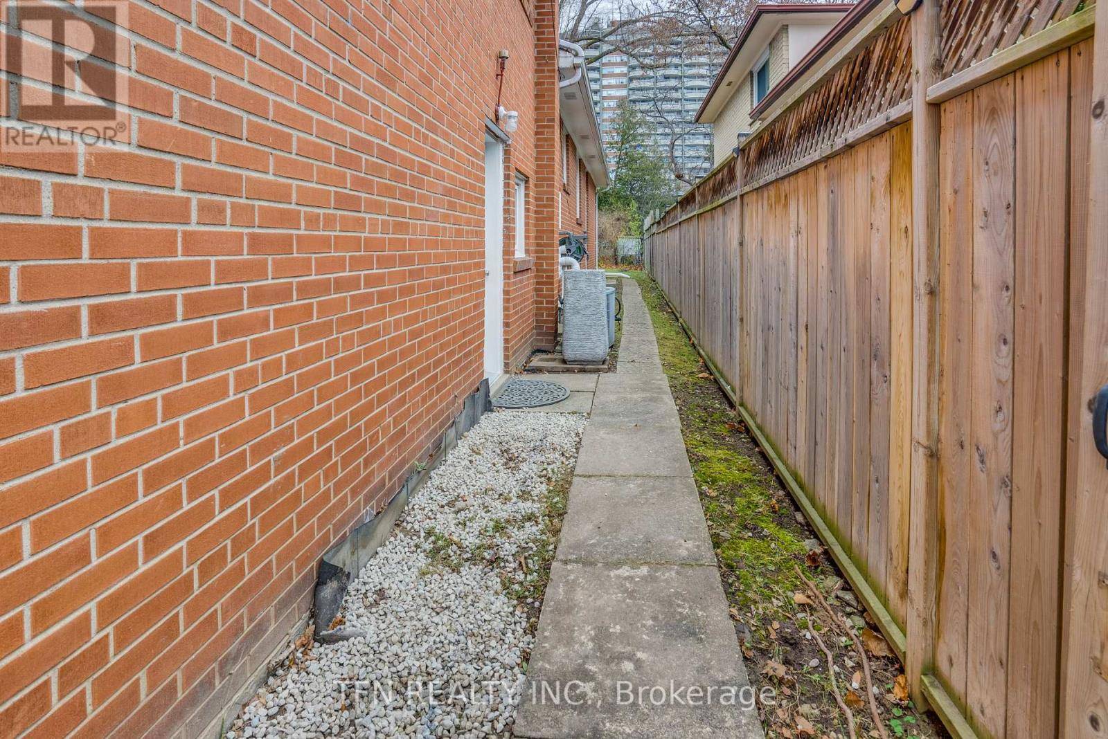 Toronto (parkwoods-donalda), ON M3A3L5,25 Karen RD #Lower