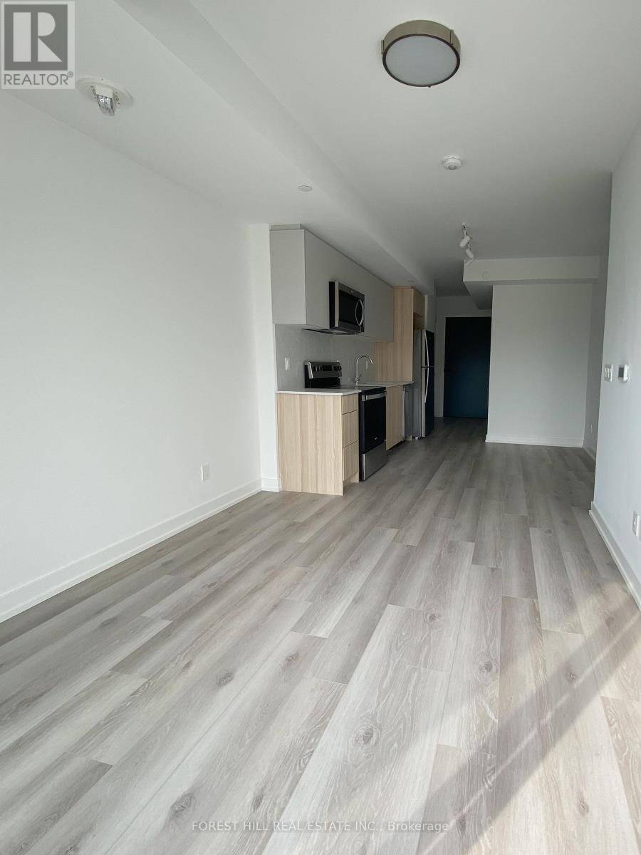 Toronto (humewood-cedarvale), ON M5P0A7,2000 Bathurst ST #607