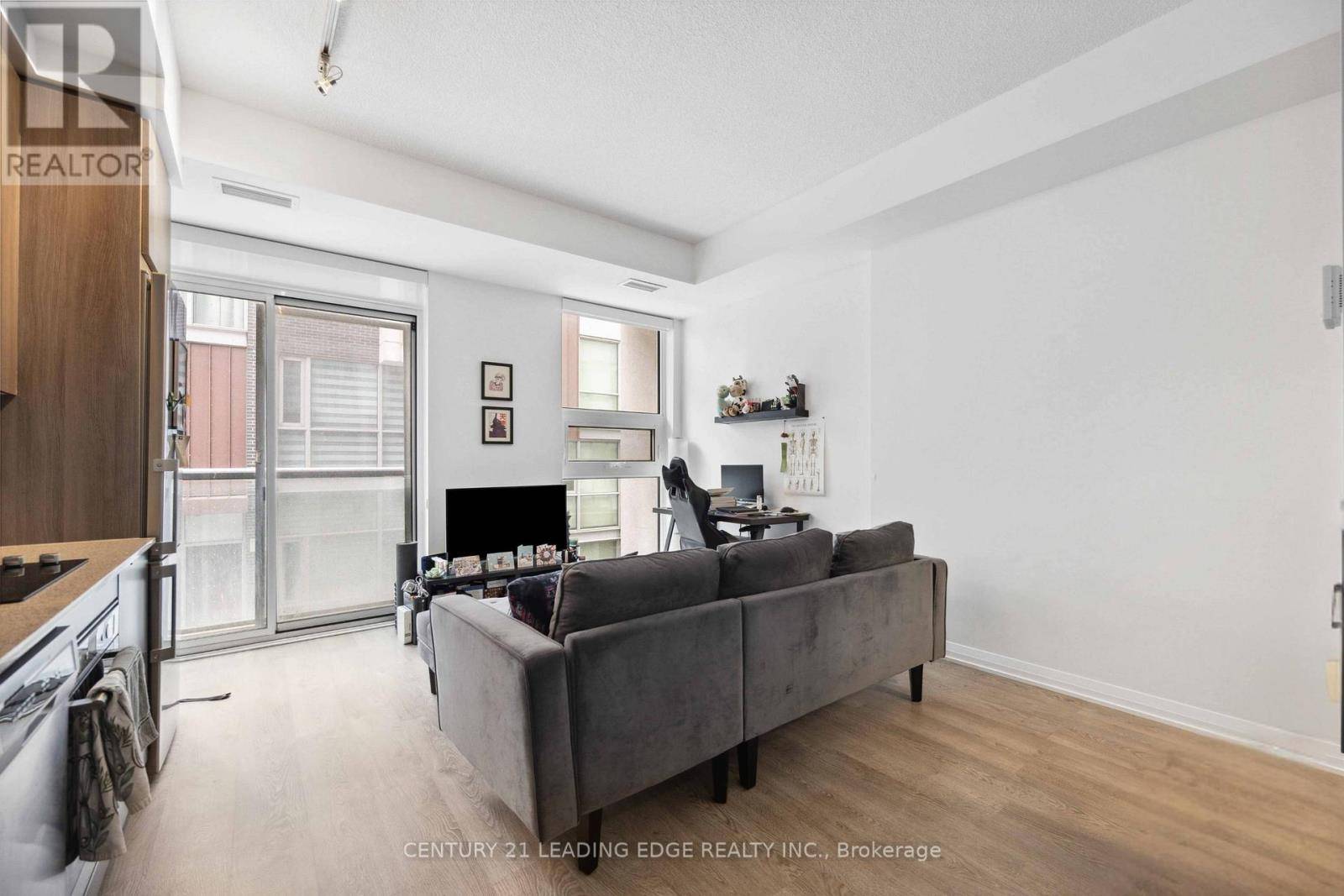 Toronto (mount Pleasant West), ON M4P1Y5,101 Erskine AVE #208
