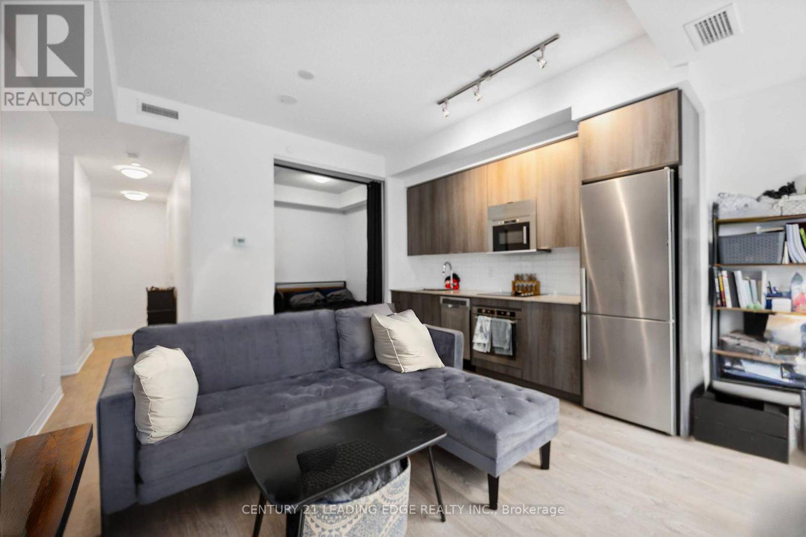 Toronto (mount Pleasant West), ON M4P1Y5,101 Erskine AVE #208