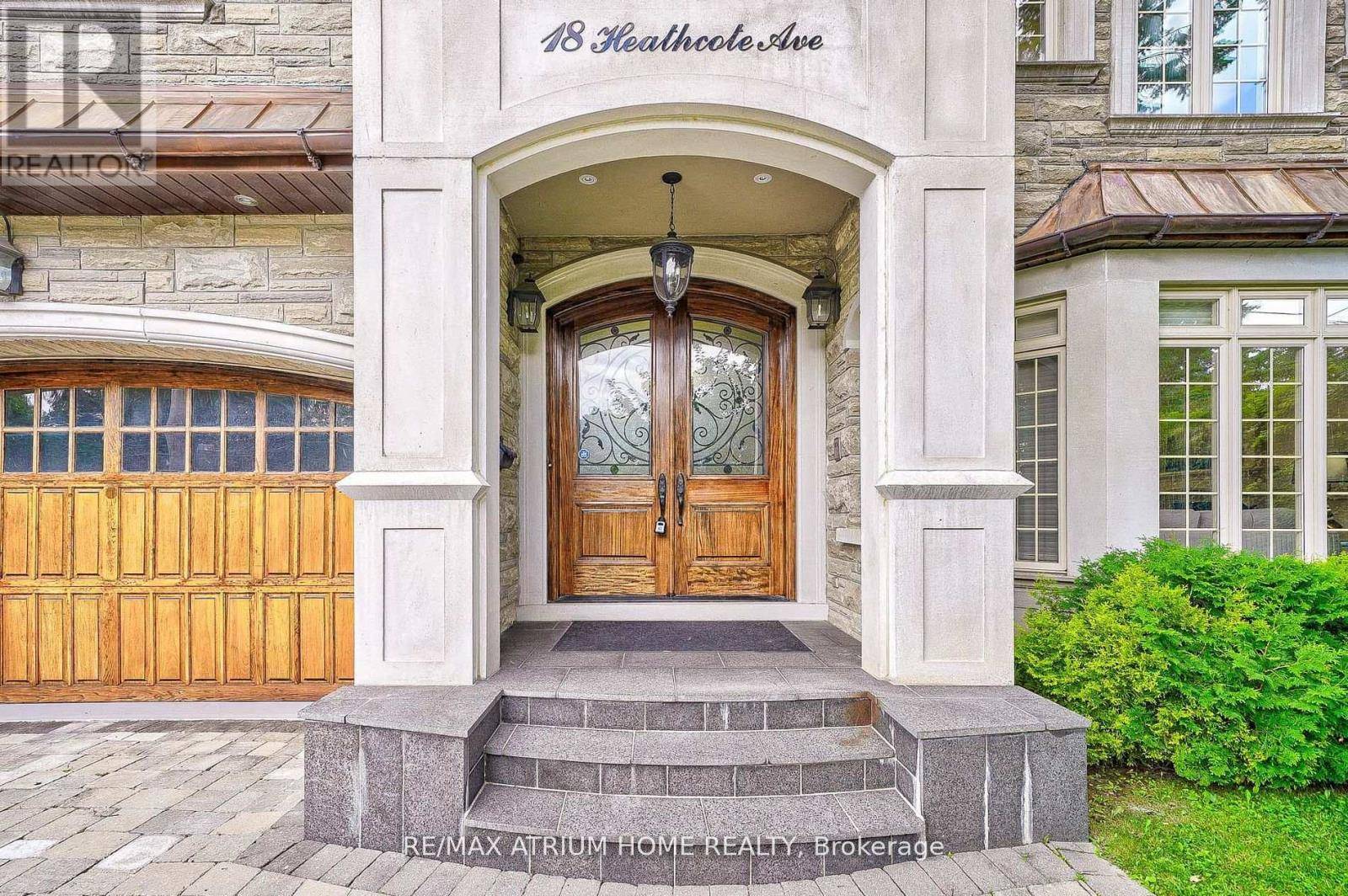 Toronto (st. Andrew-windfields), ON M2L1Y7,18 HEATHCOTE AVENUE