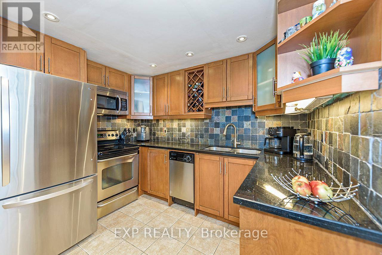 Toronto (newtonbrook East), ON M2M4J4,7 Bishop AVE #710