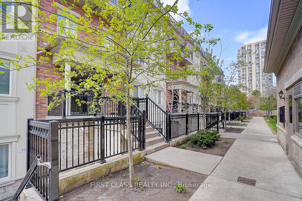 Toronto (westminster-branson), ON M2R0A5,17 Coneflower CRES #220