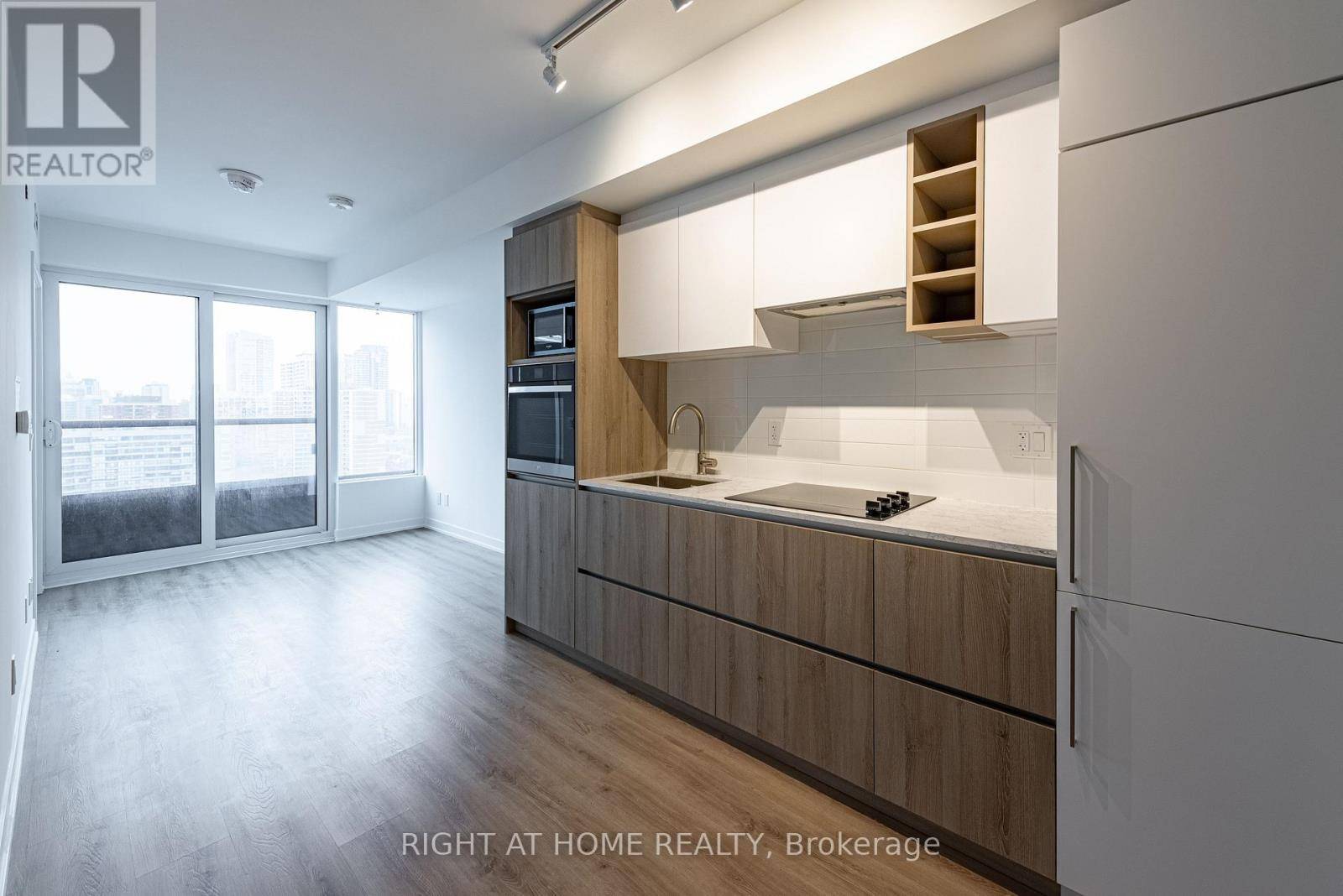 Toronto (moss Park), ON M5B2C2,319 Jarvis ST #2208
