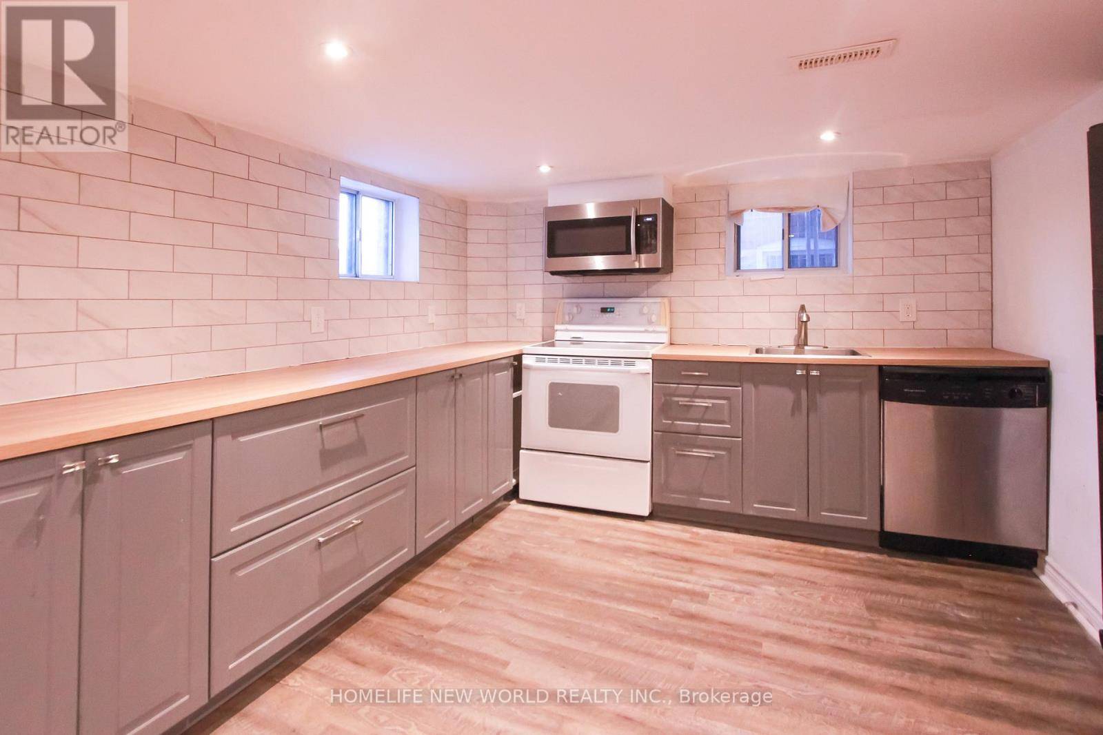 Toronto (oakwood Village), ON M6C1P6,62 Belvidere AVE #Lower