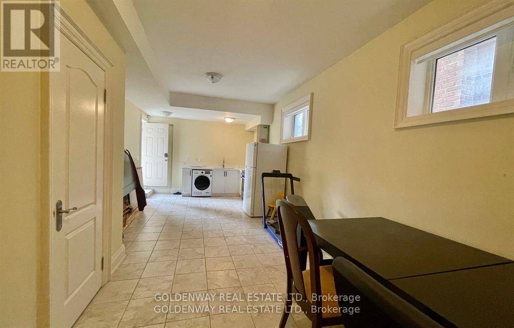 Toronto (newtonbrook East), ON M2M0A2,5 GERANIUM COURT