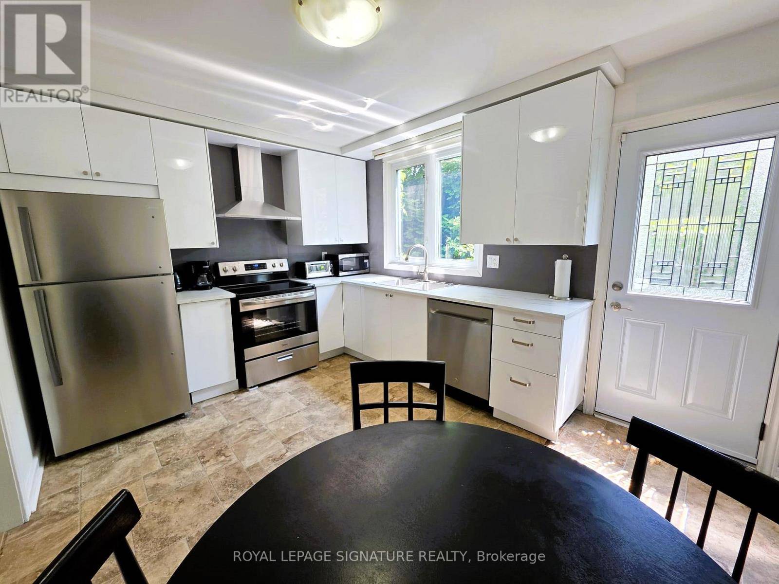 Toronto (parkwoods-donalda), ON M3A2Z4,12 LACEWOOD CRESCENT