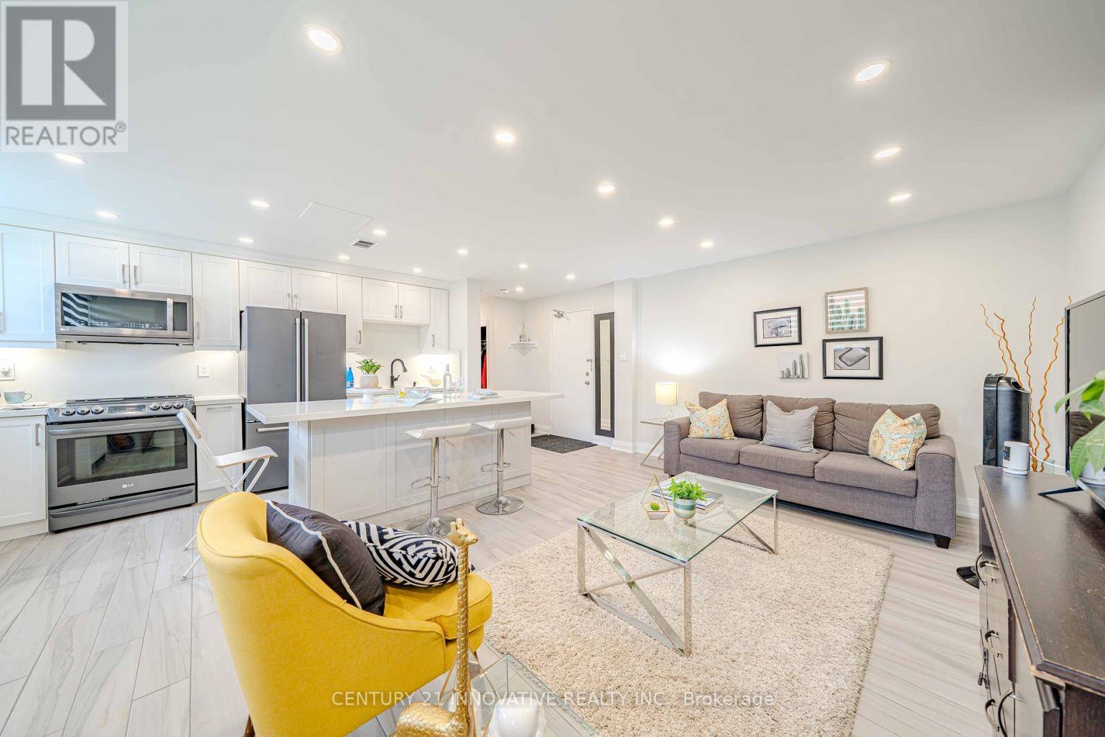 Toronto (bedford Park-nortown), ON M5M3B2,219 Wilson AVE #101