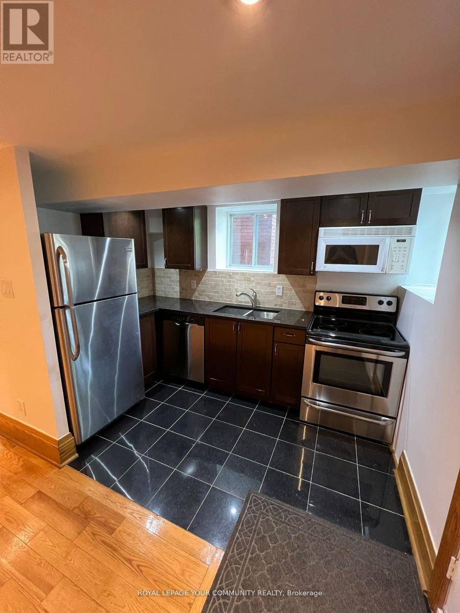 Toronto (rosedale-moore Park), ON M4T1N9,181 St Clair AVE East #Rear