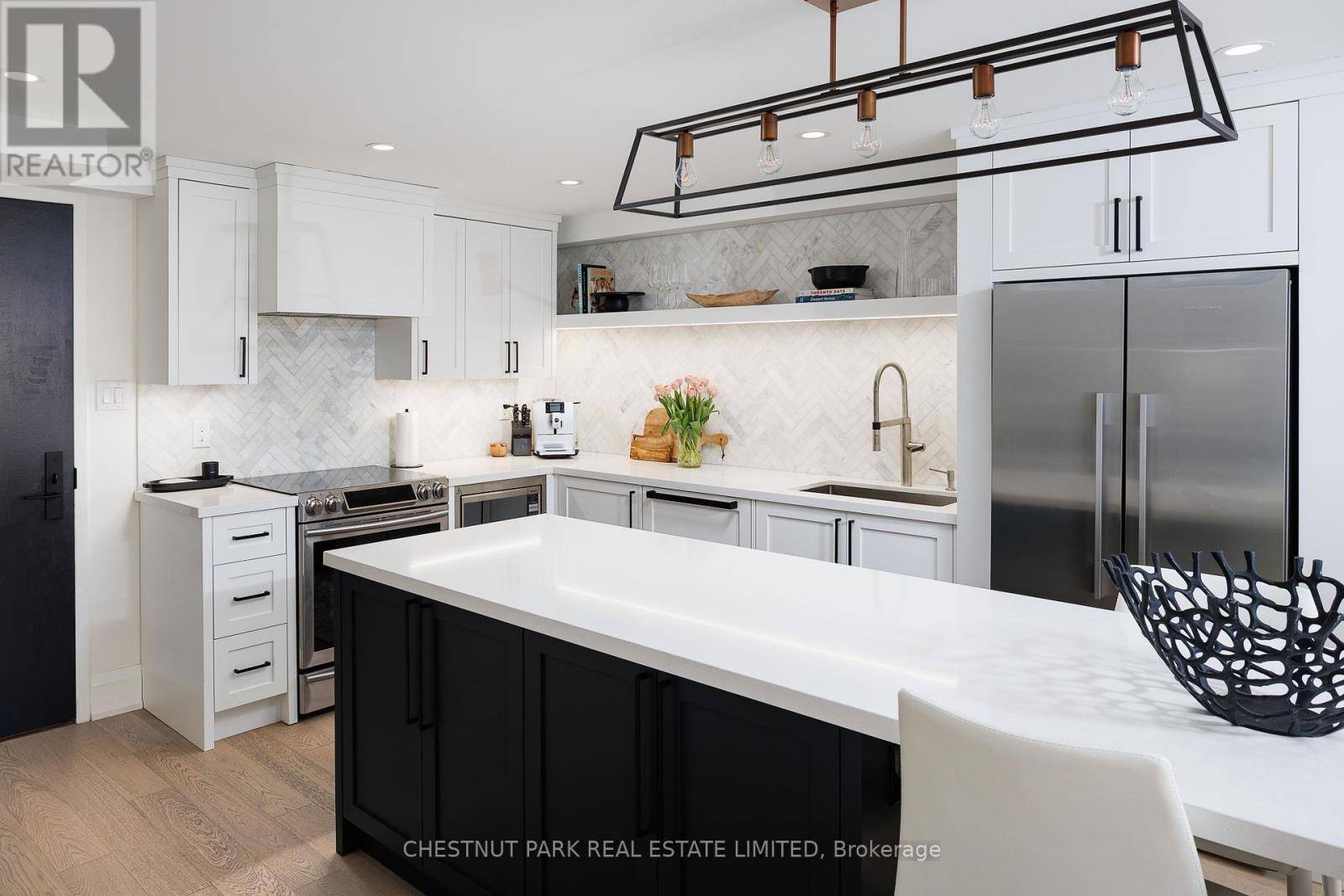 Toronto (yonge-st. Clair), ON M4V2Z3,40 Oaklands AVE #203