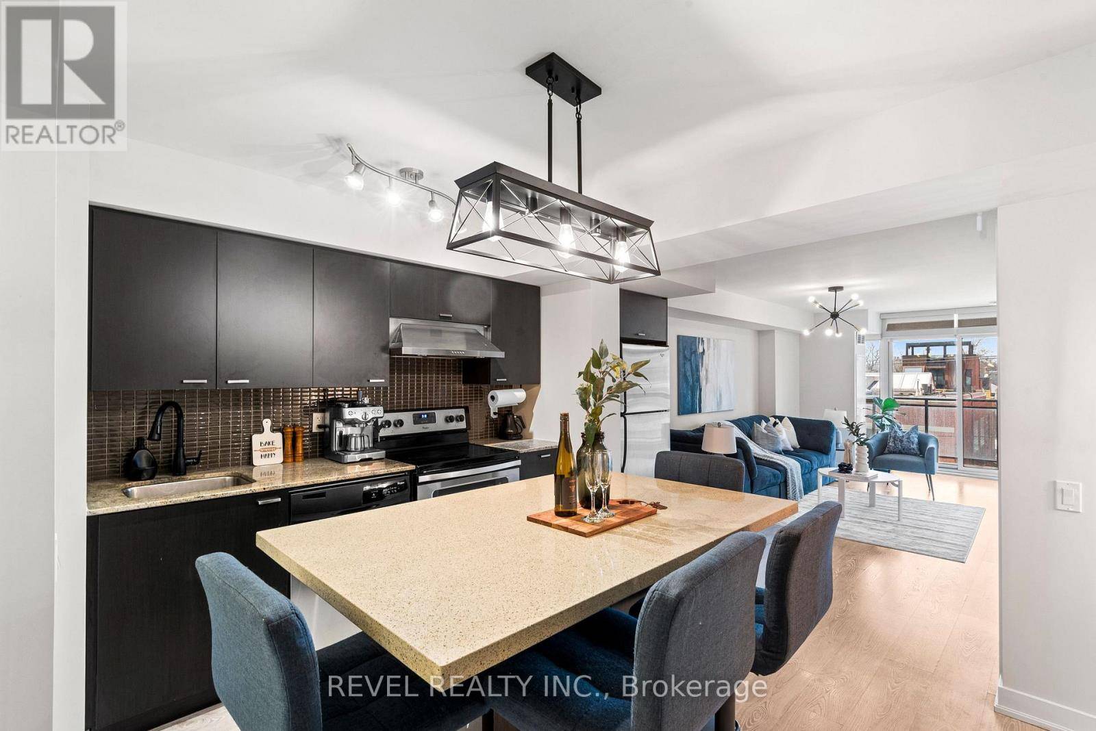 Toronto (niagara), ON M5V0A9,78 Tecumseth ST #302