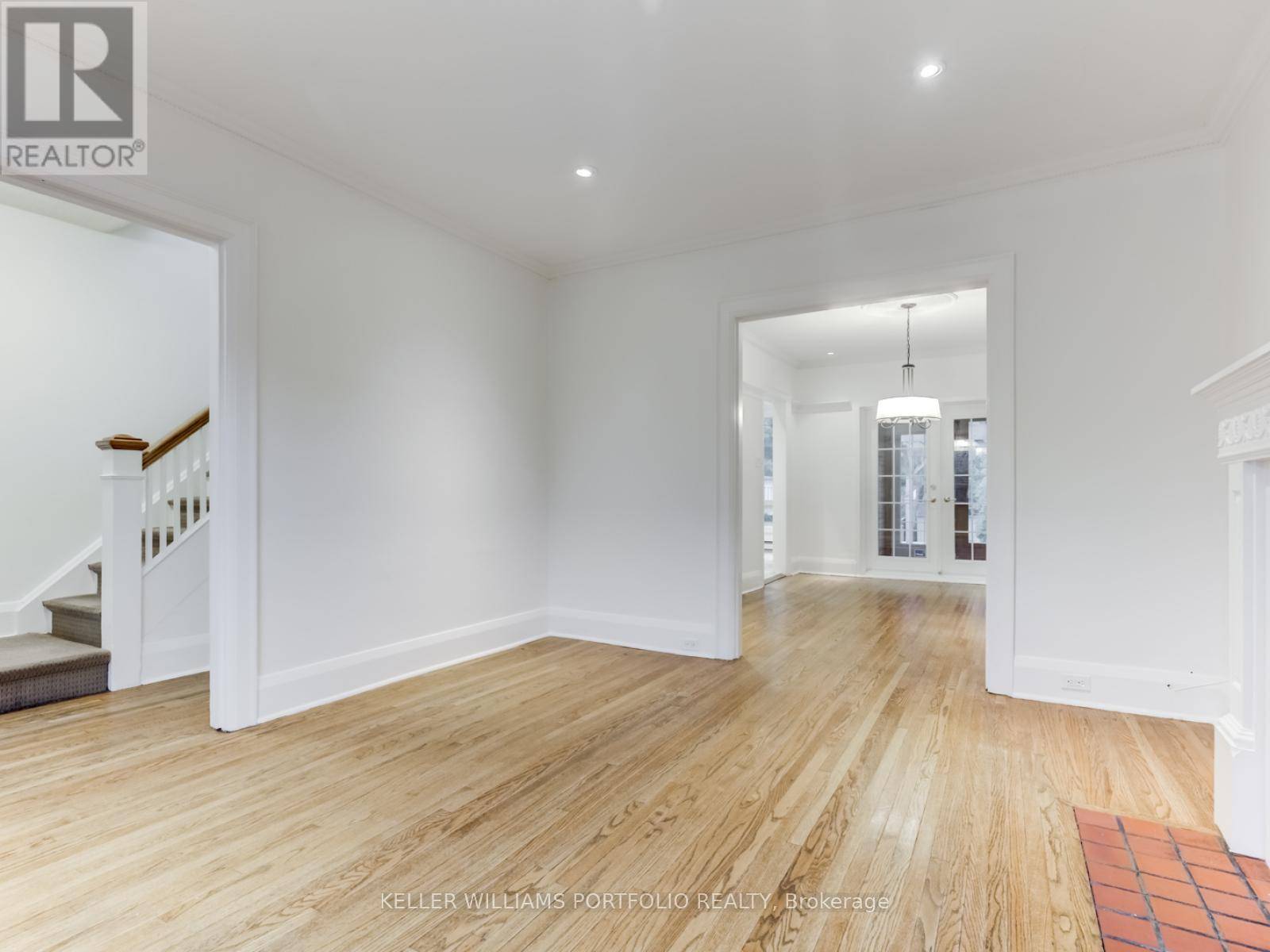 Toronto (mount Pleasant East), ON M4P1Z5,213 ERSKINE AVENUE