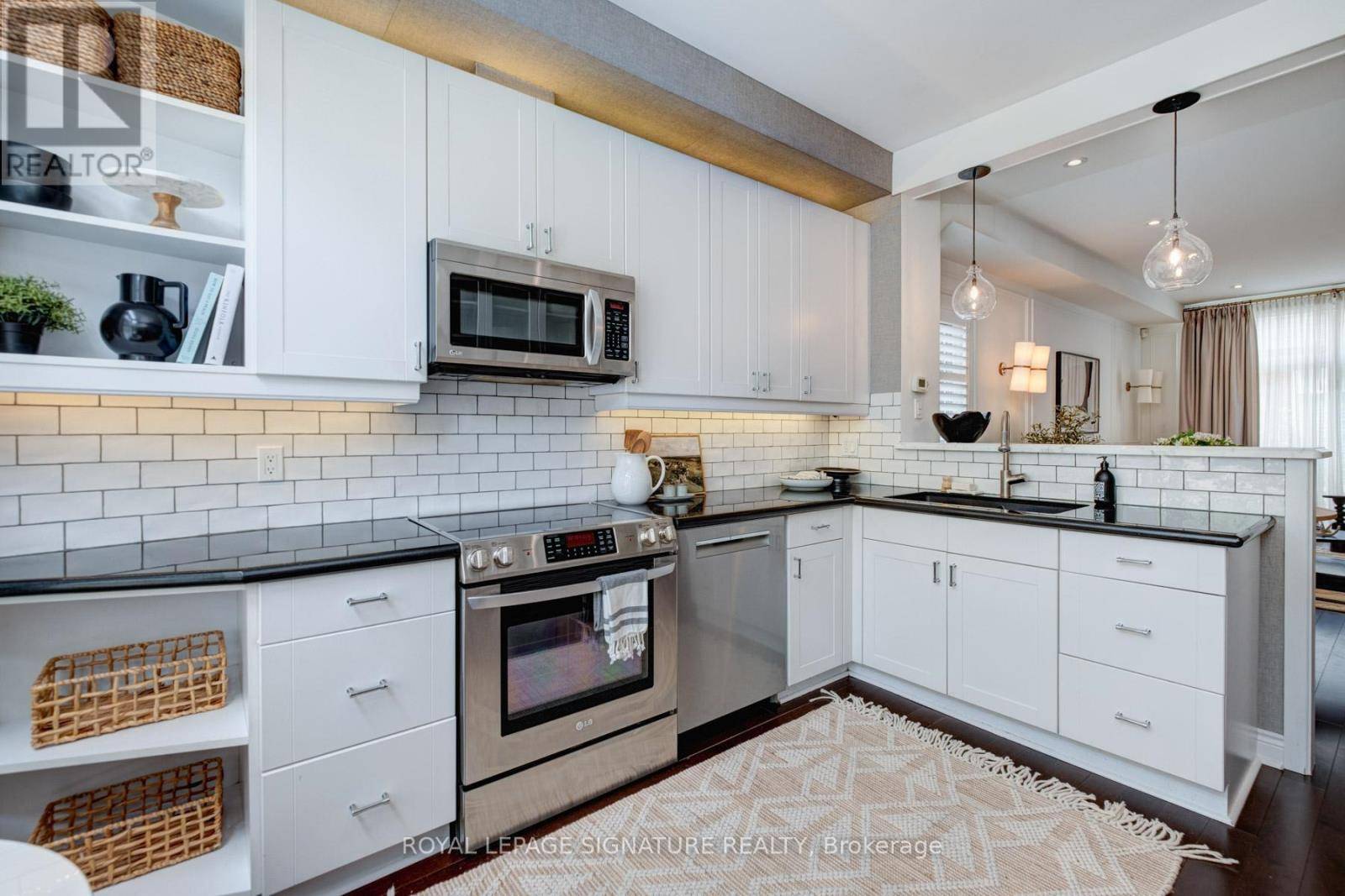 Toronto (rosedale-moore Park), ON M4T2A5,7 SHAFTESBURY PLACE