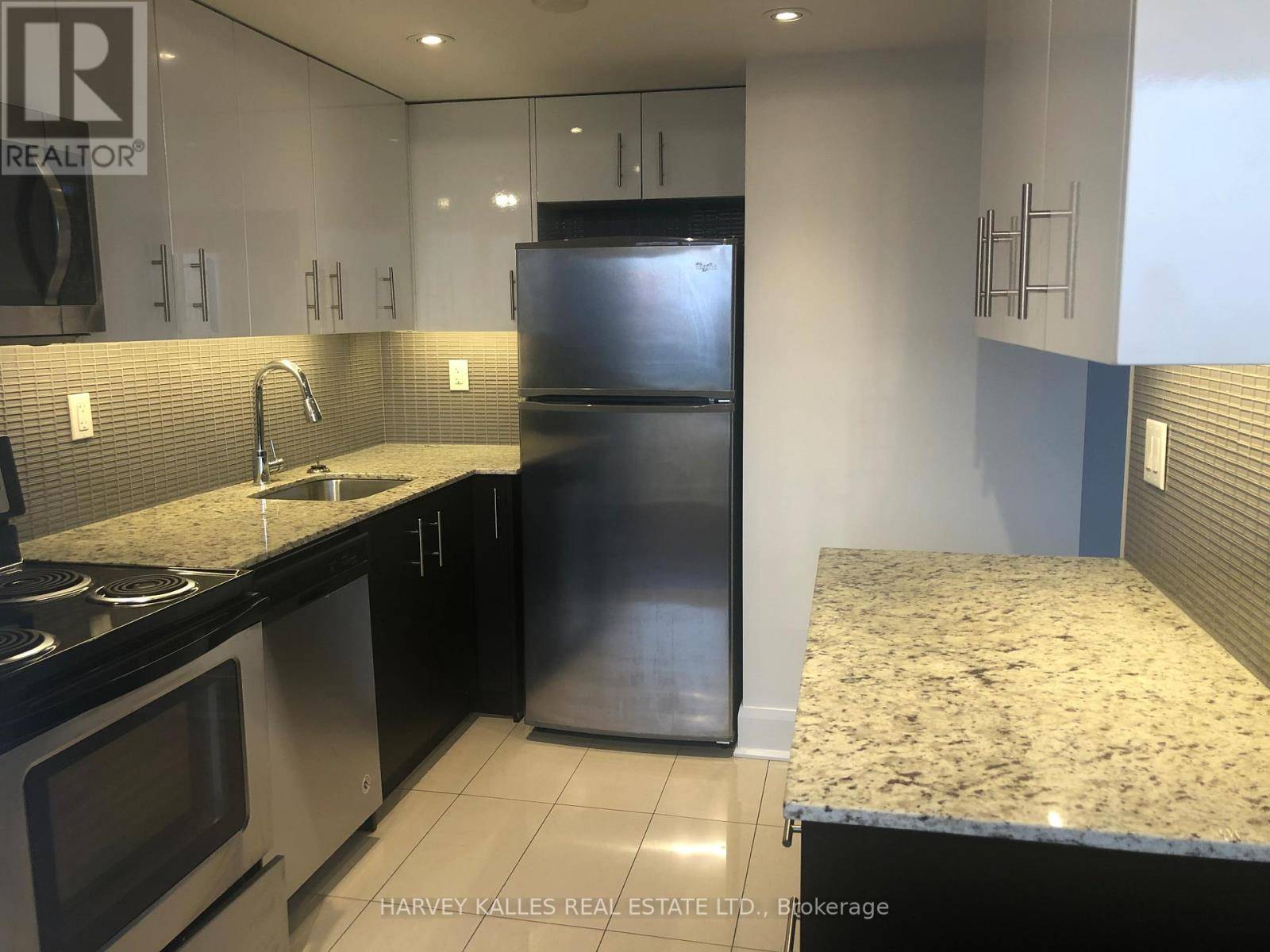 Toronto (rosedale-moore Park), ON M4T1M5,77 St Clair AVE East #1801