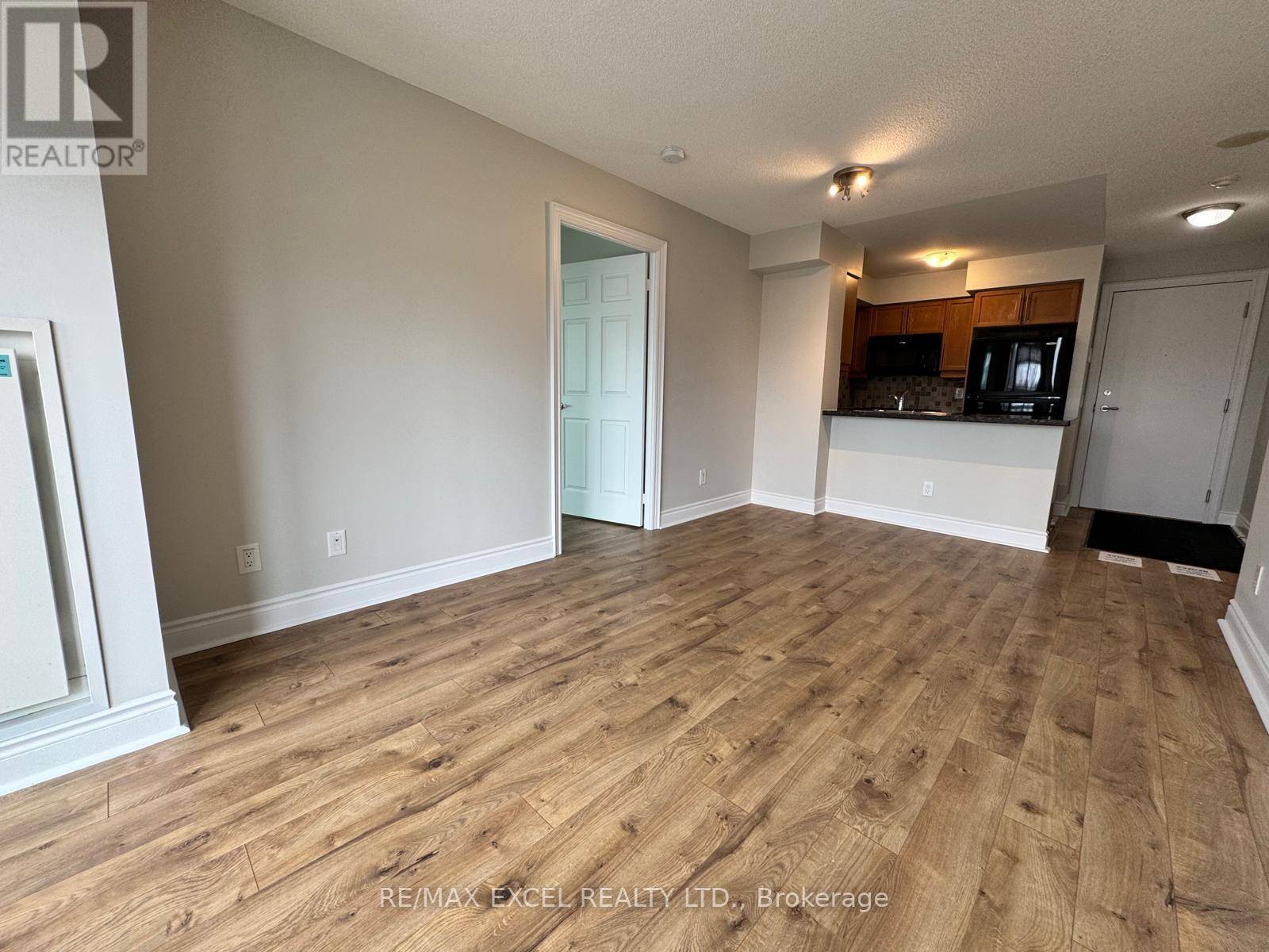 Toronto (newtonbrook West), ON M2M0A5,25 Greenview AVE #428