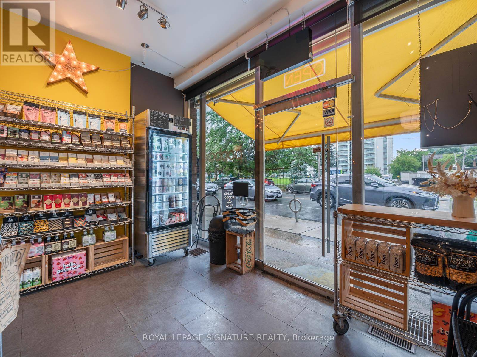 Toronto (palmerston-little Italy), ON M6H2W7,725 DOVERCOURT ROAD