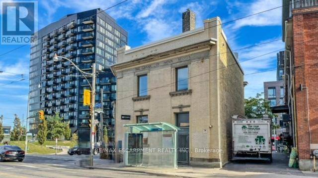 Toronto (moss Park), ON M5A1V1,541 Queen ST East #2nd Floor