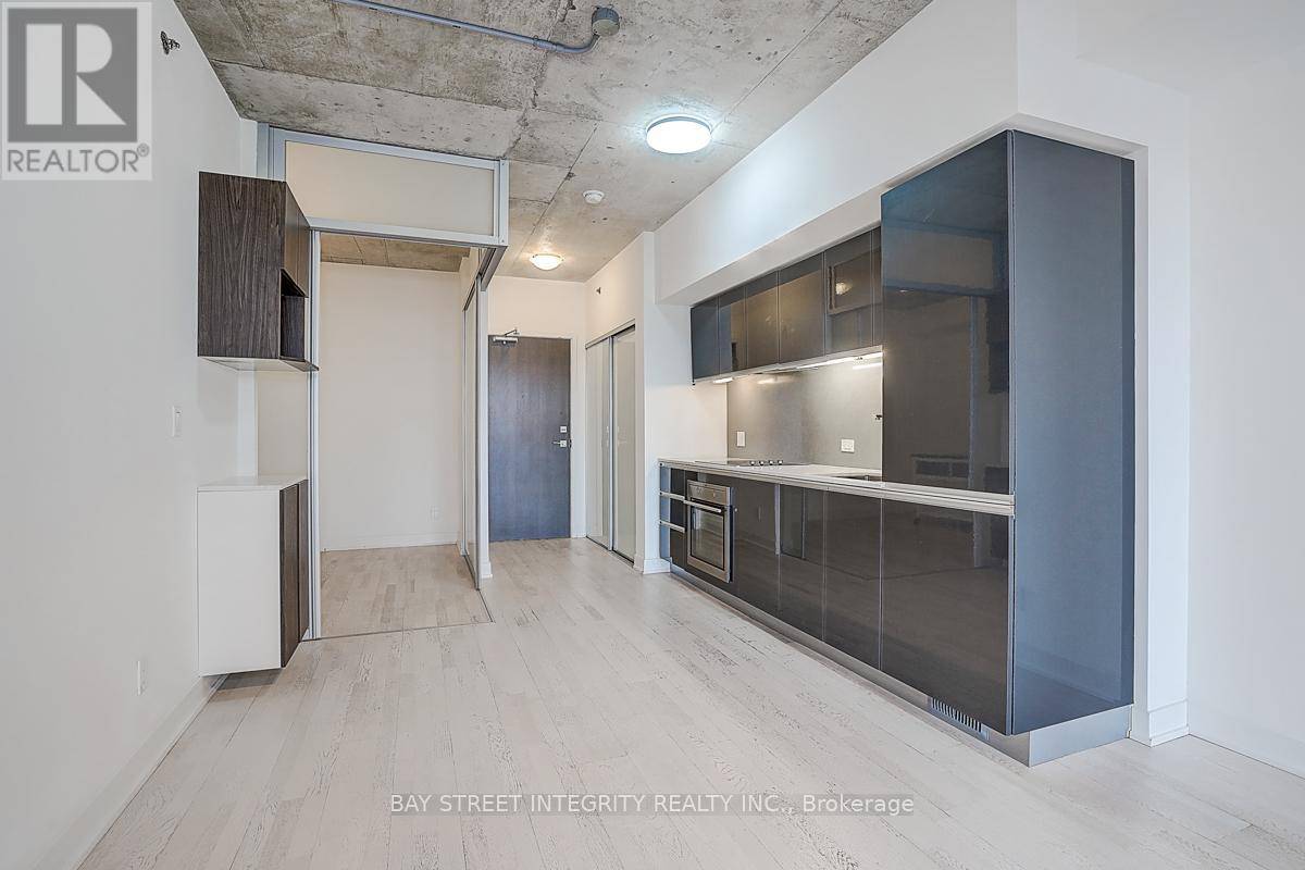 Toronto (little Portugal), ON M6J3K6,20 Gladstone AVE #311