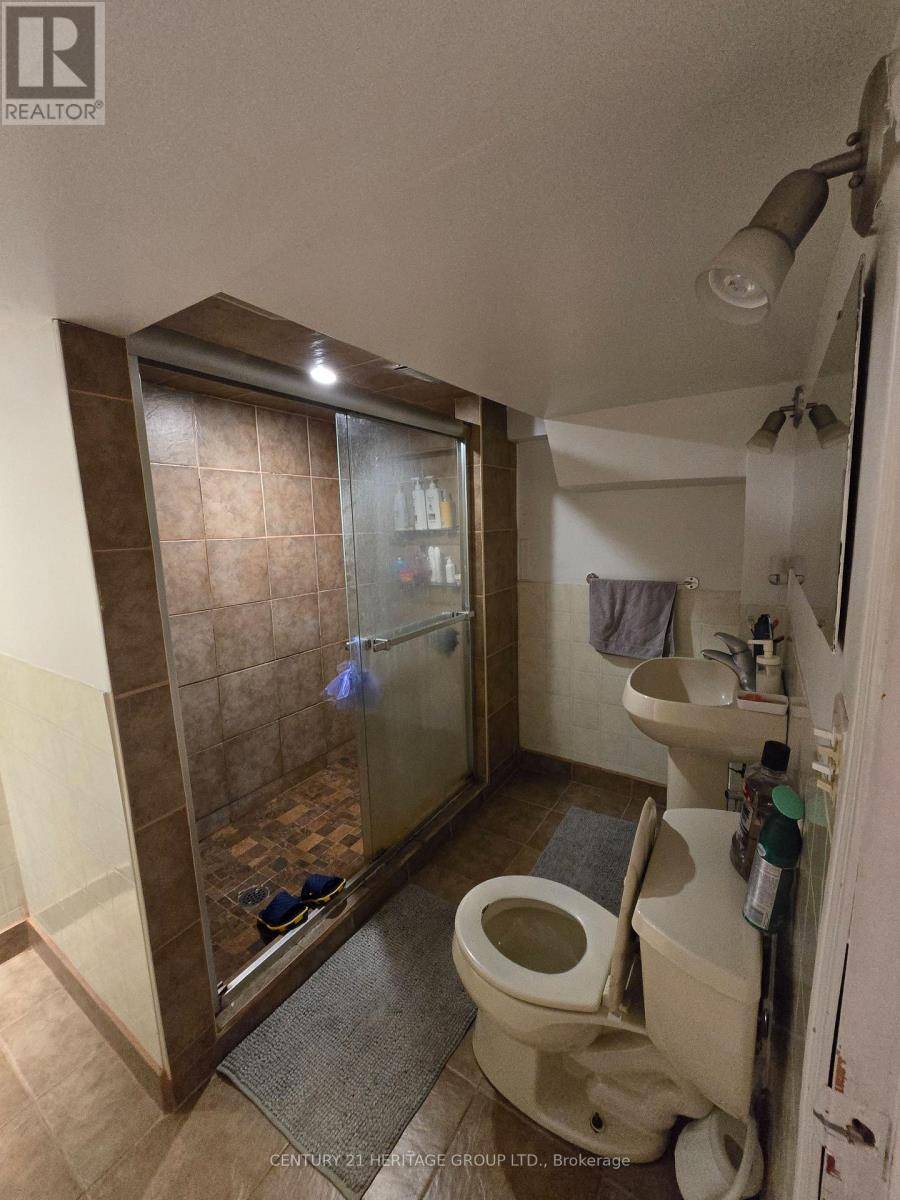 Toronto (lansing-westgate), ON M2N1L4,293 BOGERT AVENUE