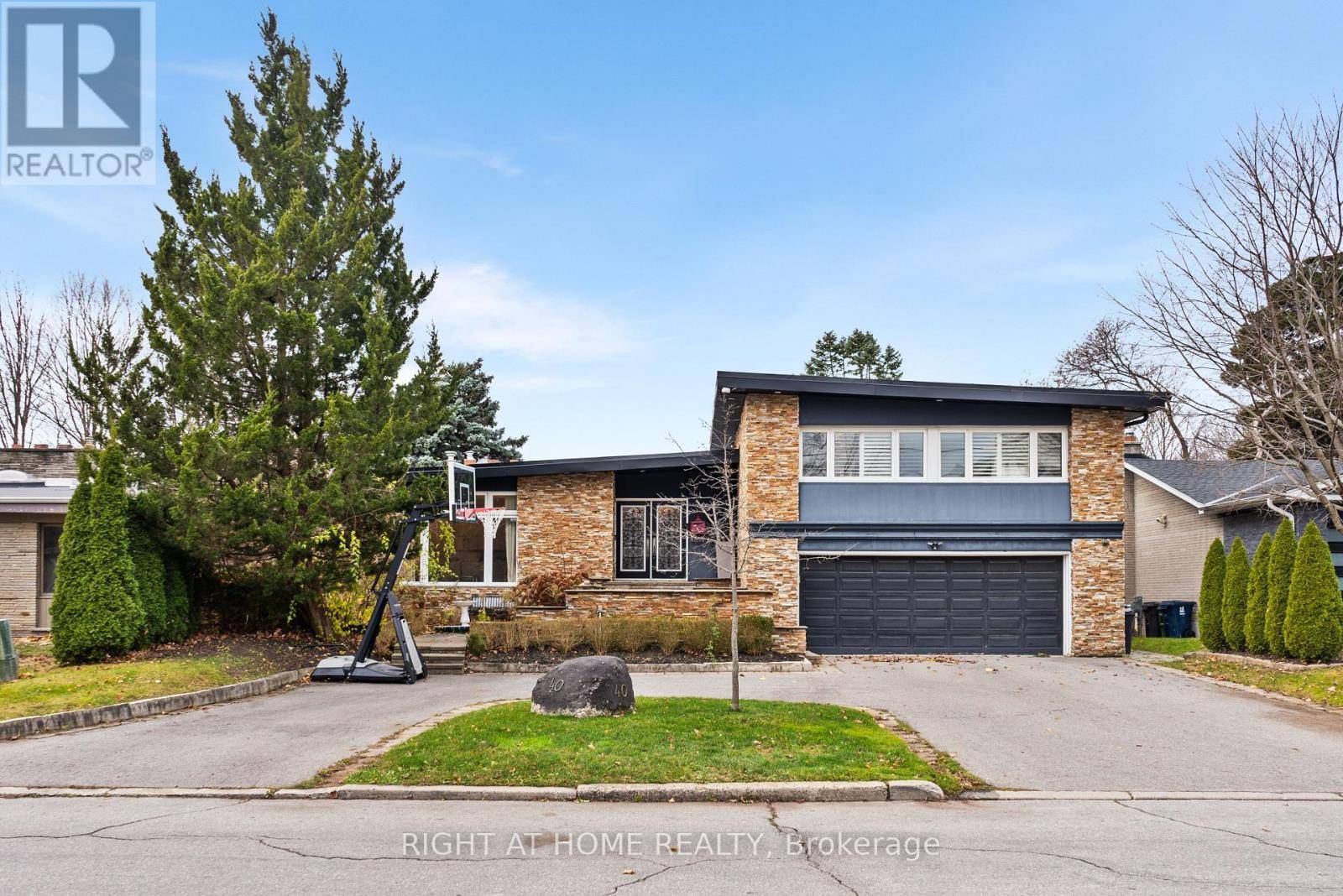 Toronto (bayview Village), ON M2K2C1,40 HEATHVIEW AVENUE