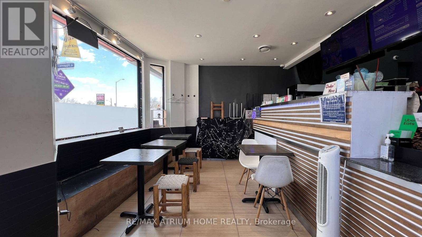 Toronto (newtonbrook West), ON M2M3W5,6026 YONGE STREET