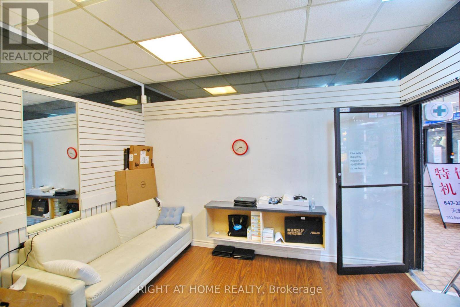 Toronto (kensington-chinatown), ON M5T2E6,301 Spadina AVE #6