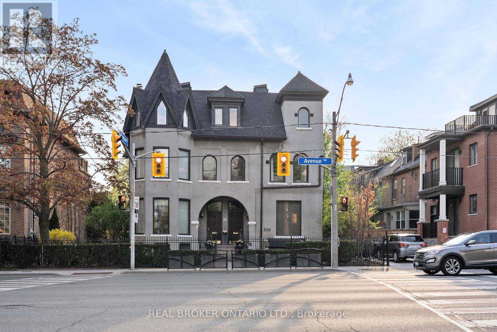 Toronto (casa Loma), ON M4V2H1,300 Avenue RD #4
