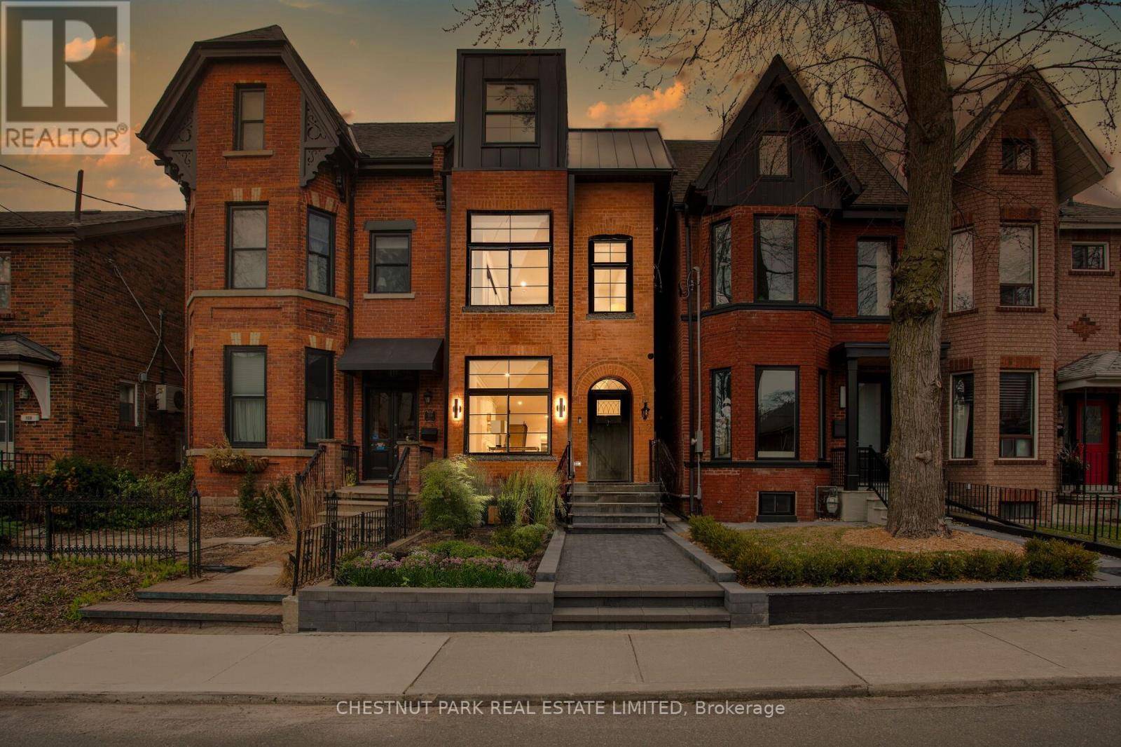 Toronto (trinity-bellwoods), ON M6J2X9,112 GIVINS STREET
