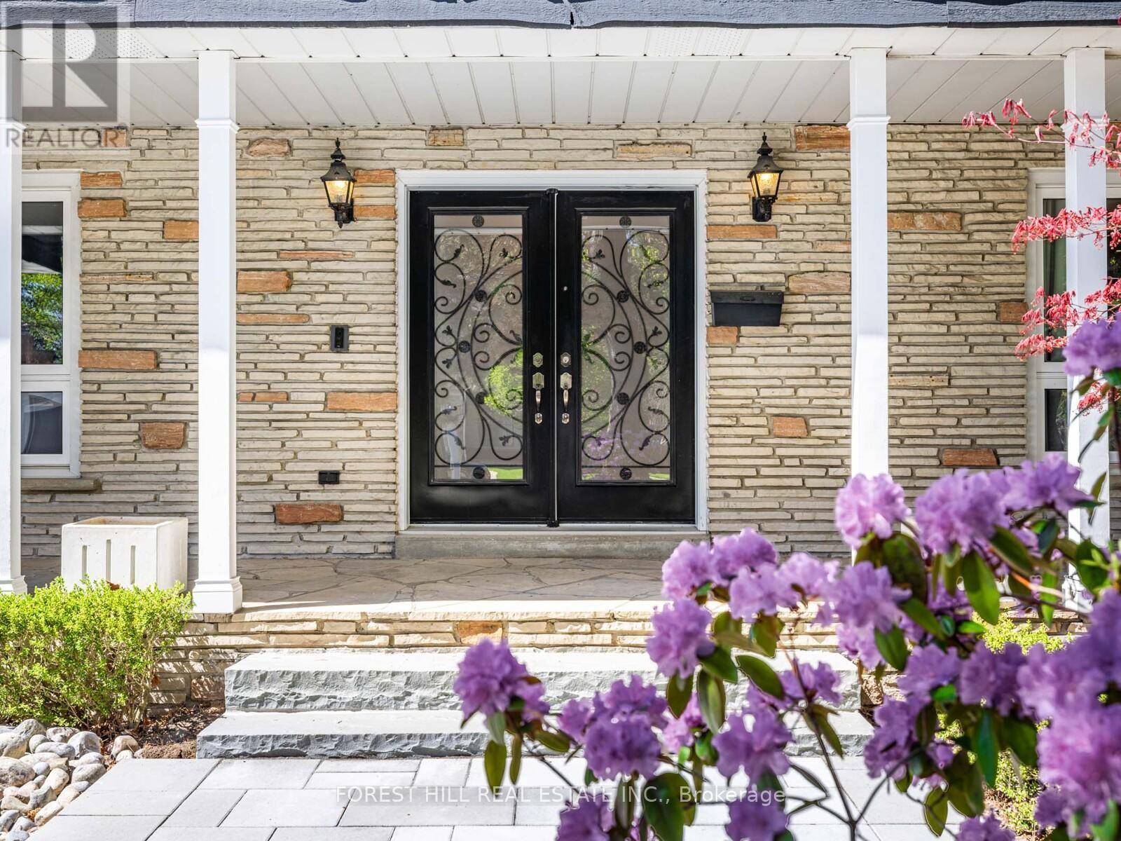 Toronto (banbury-don Mills), ON M3B3G5,16 SAGEWOOD DRIVE