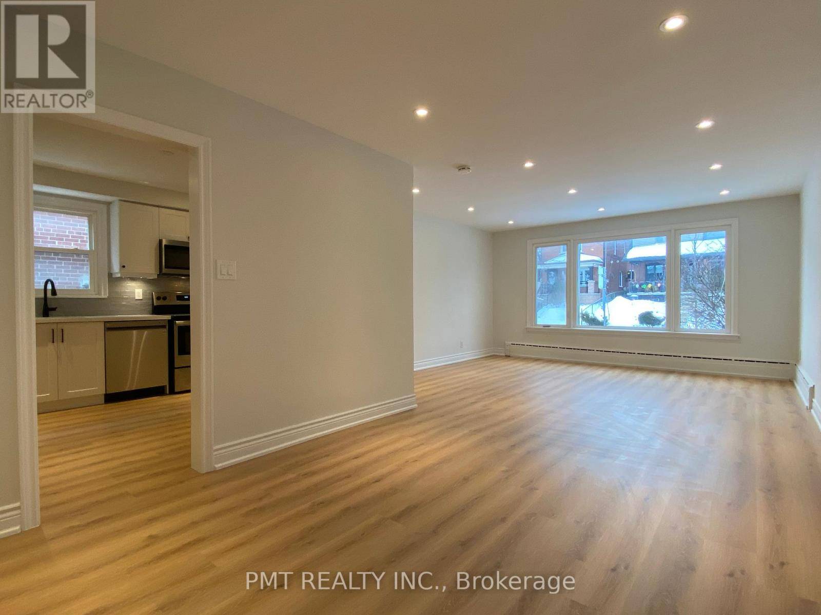 Toronto (oakwood Village), ON M6E3J6,598 Lauder AVE #2