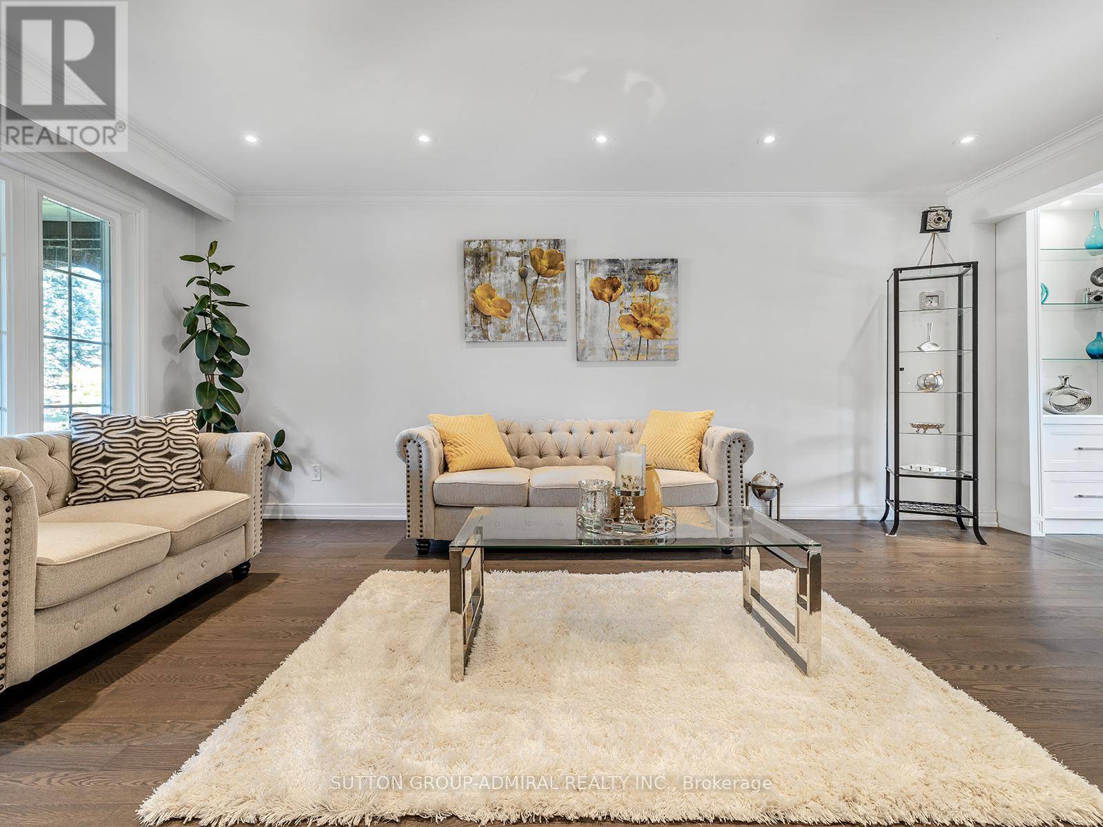 Toronto (newtonbrook East), ON M2M3N9,19 NEVADA AVENUE