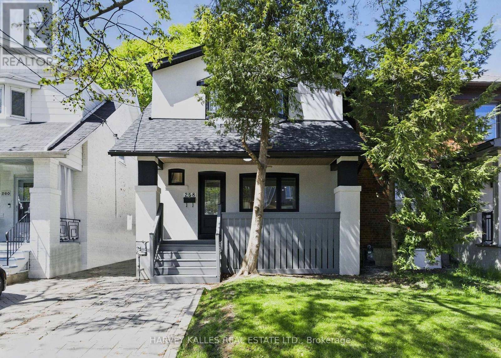 Toronto (lawrence Park South), ON M4R1J2,258 BRIAR HILL AVENUE