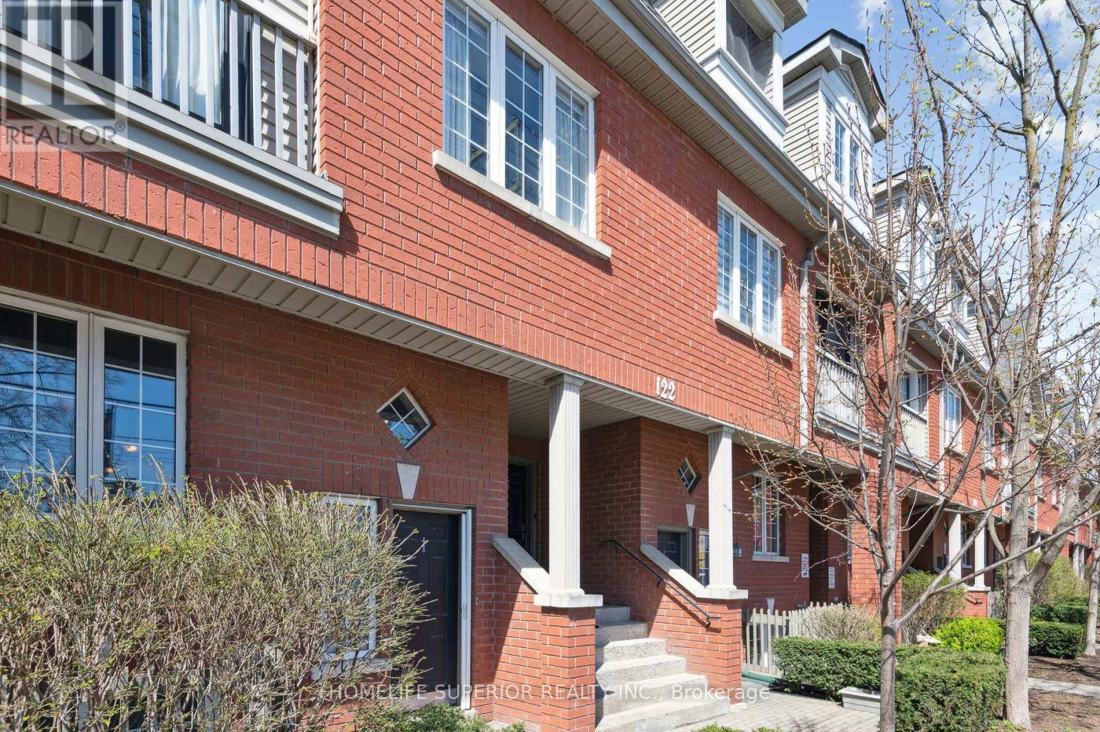 Toronto (niagara), ON M6J3W4,122 Strachan AVE #1