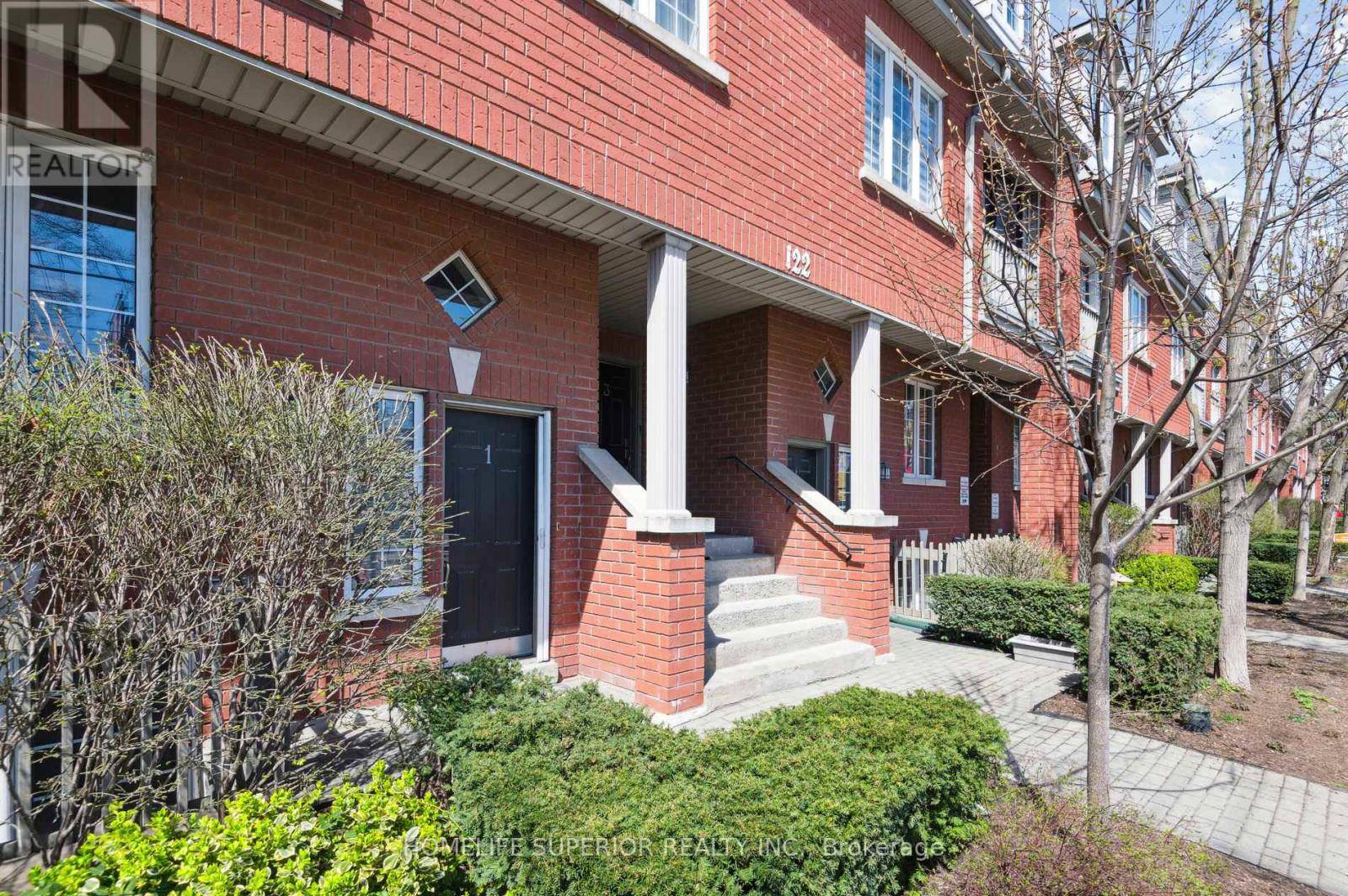 Toronto (niagara), ON M6J3W4,122 Strachan AVE #1