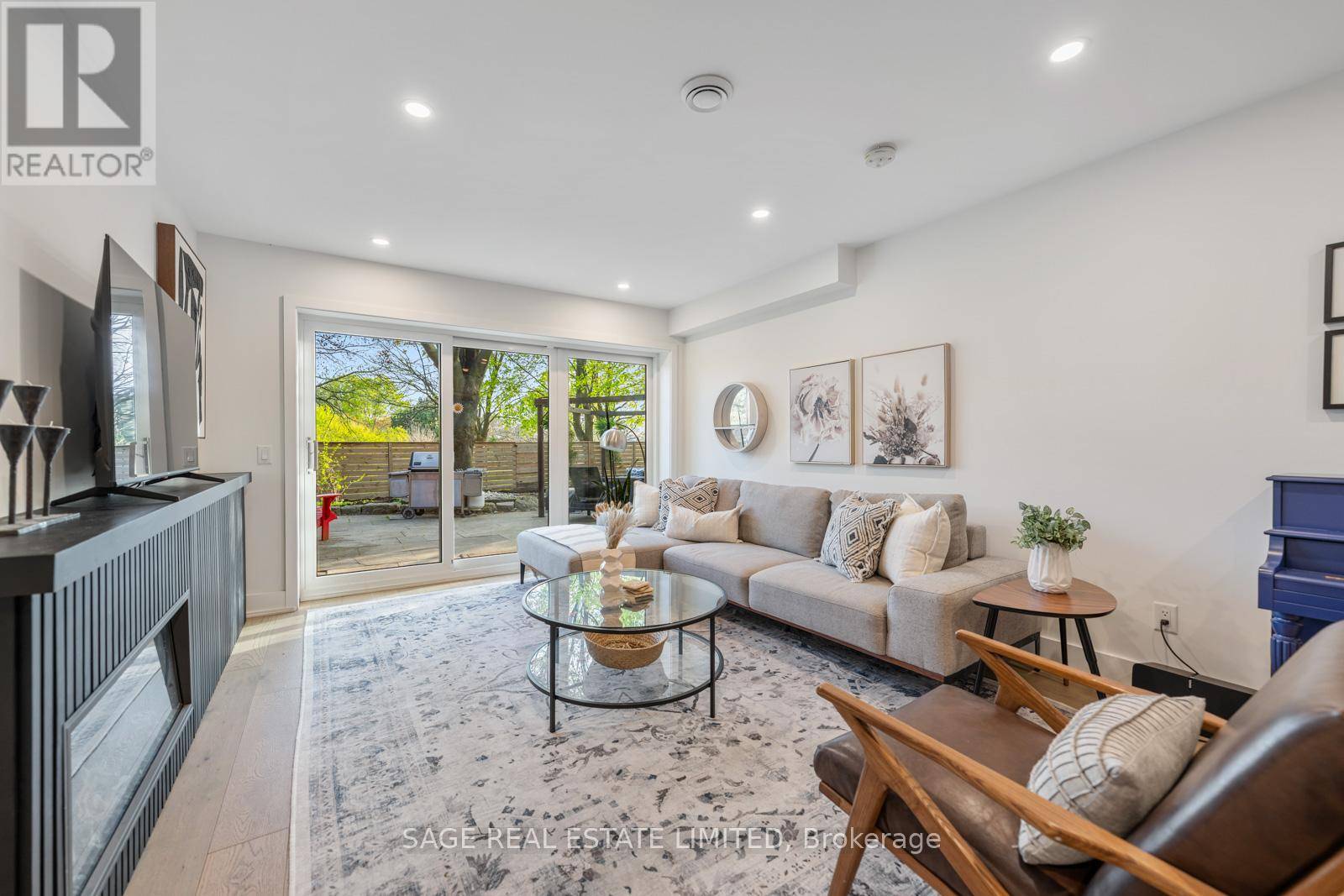 Toronto (parkwoods-donalda), ON M3A1L8,9 LIONEL HEIGHTS CRESCENT