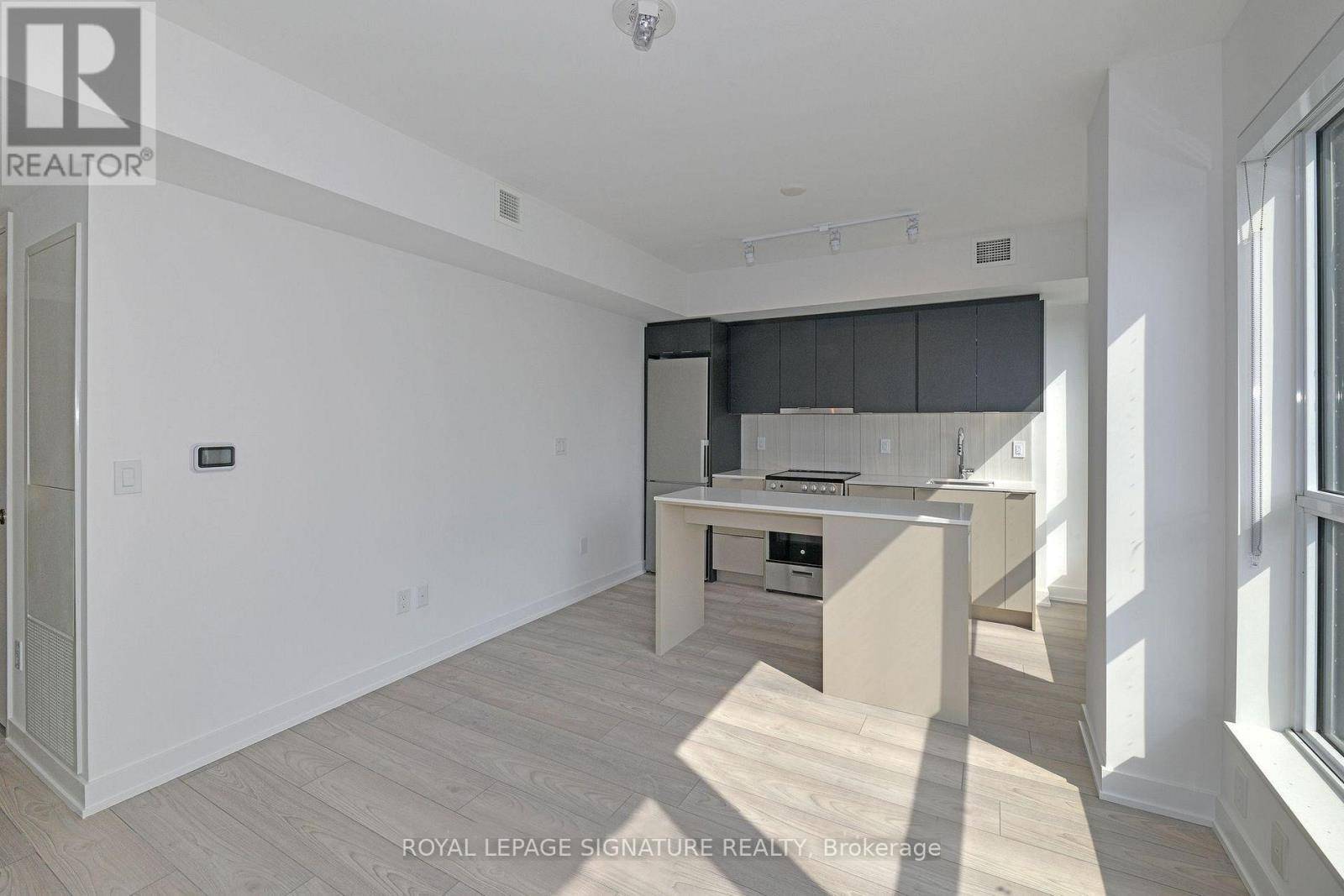 Toronto (clanton Park), ON M3H0E7,8 Tippett RD #319