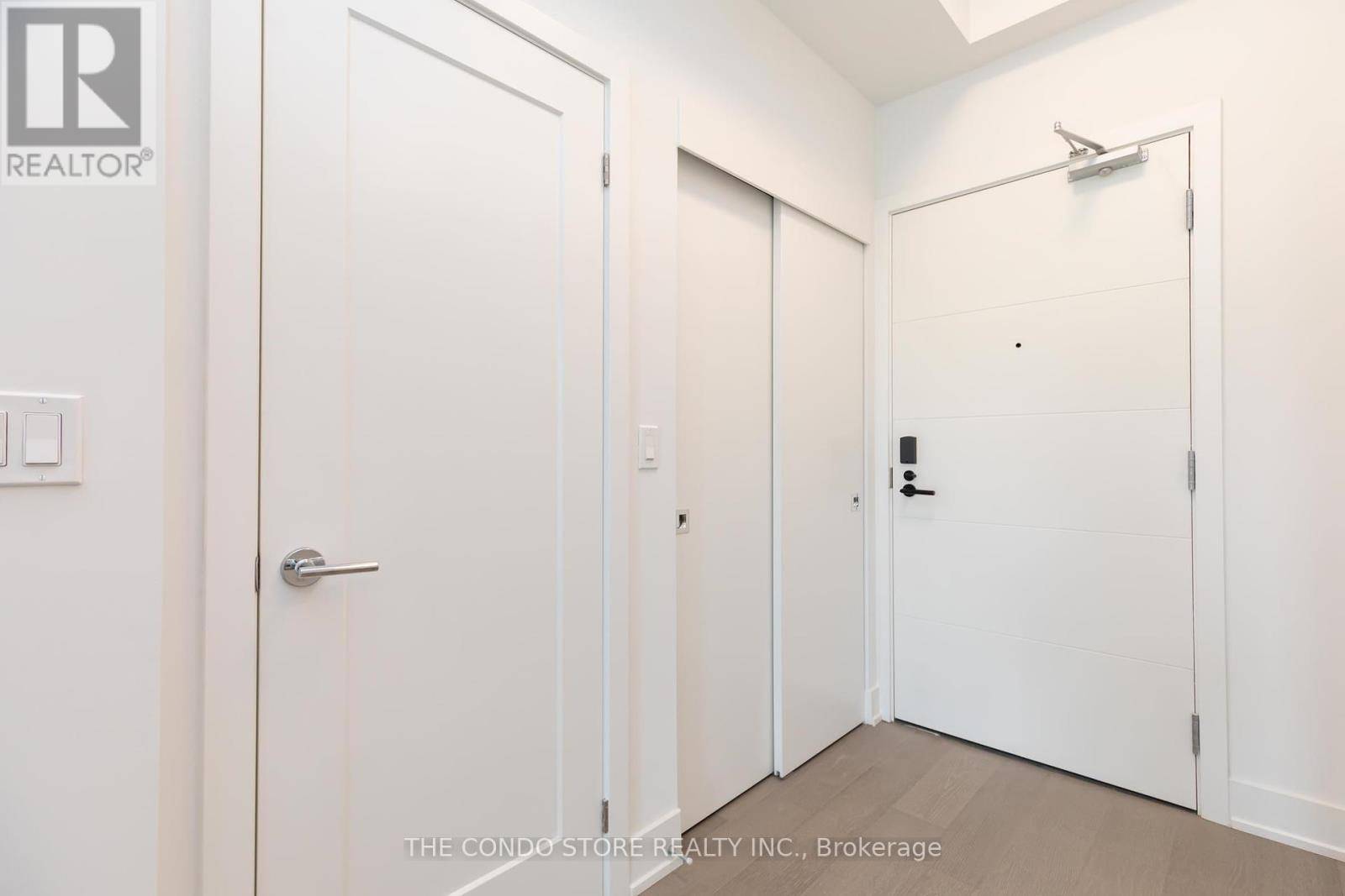Toronto (yonge-eglinton), ON M4S2A5,8 Manor RD West #303