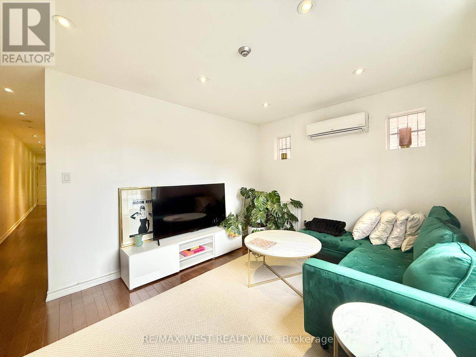 Toronto (annex), ON M5R2H6,132 Avenue RD #Apt B