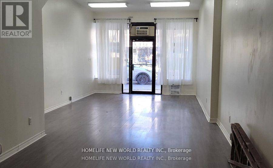 Toronto (trinity-bellwoods), ON M6J1V4,817 DUNDAS STREET W