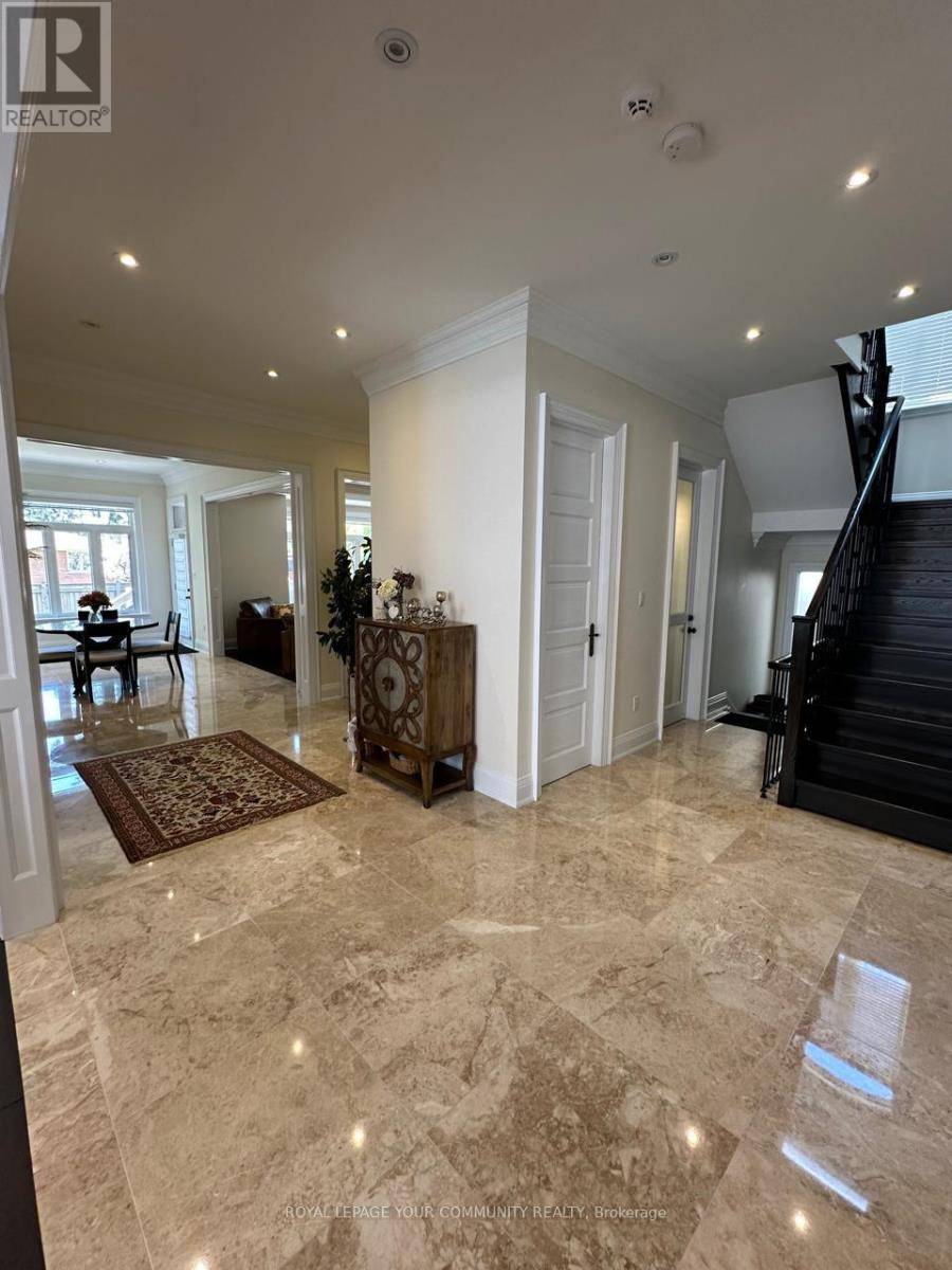 Toronto (newtonbrook West), ON M2M1H5,242 CONNAUGHT AVENUE